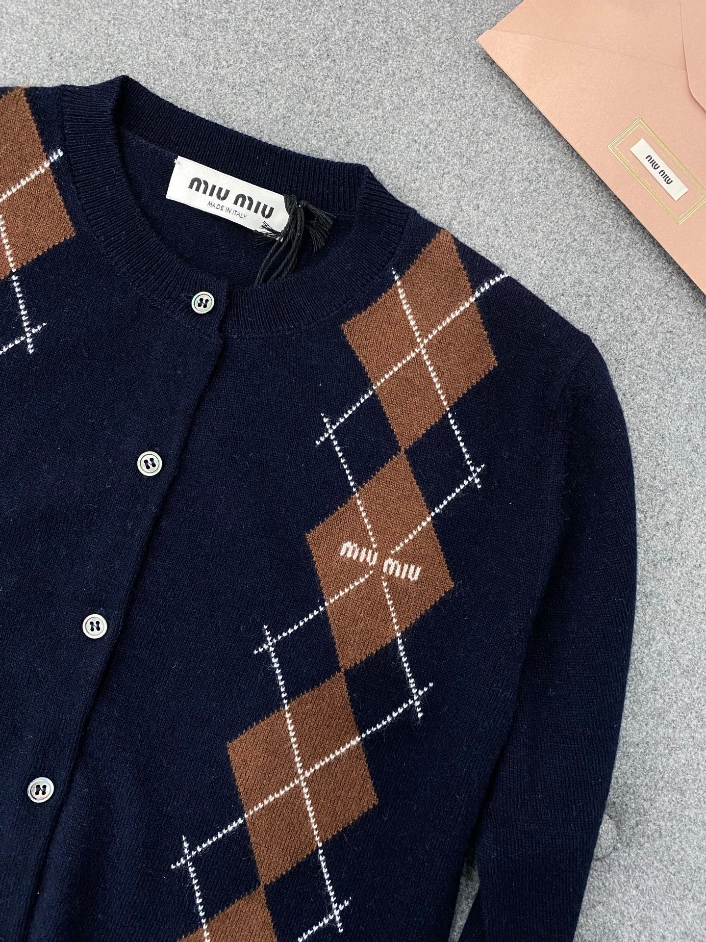 미우미우 아가일 캐시미어 가디건 블루