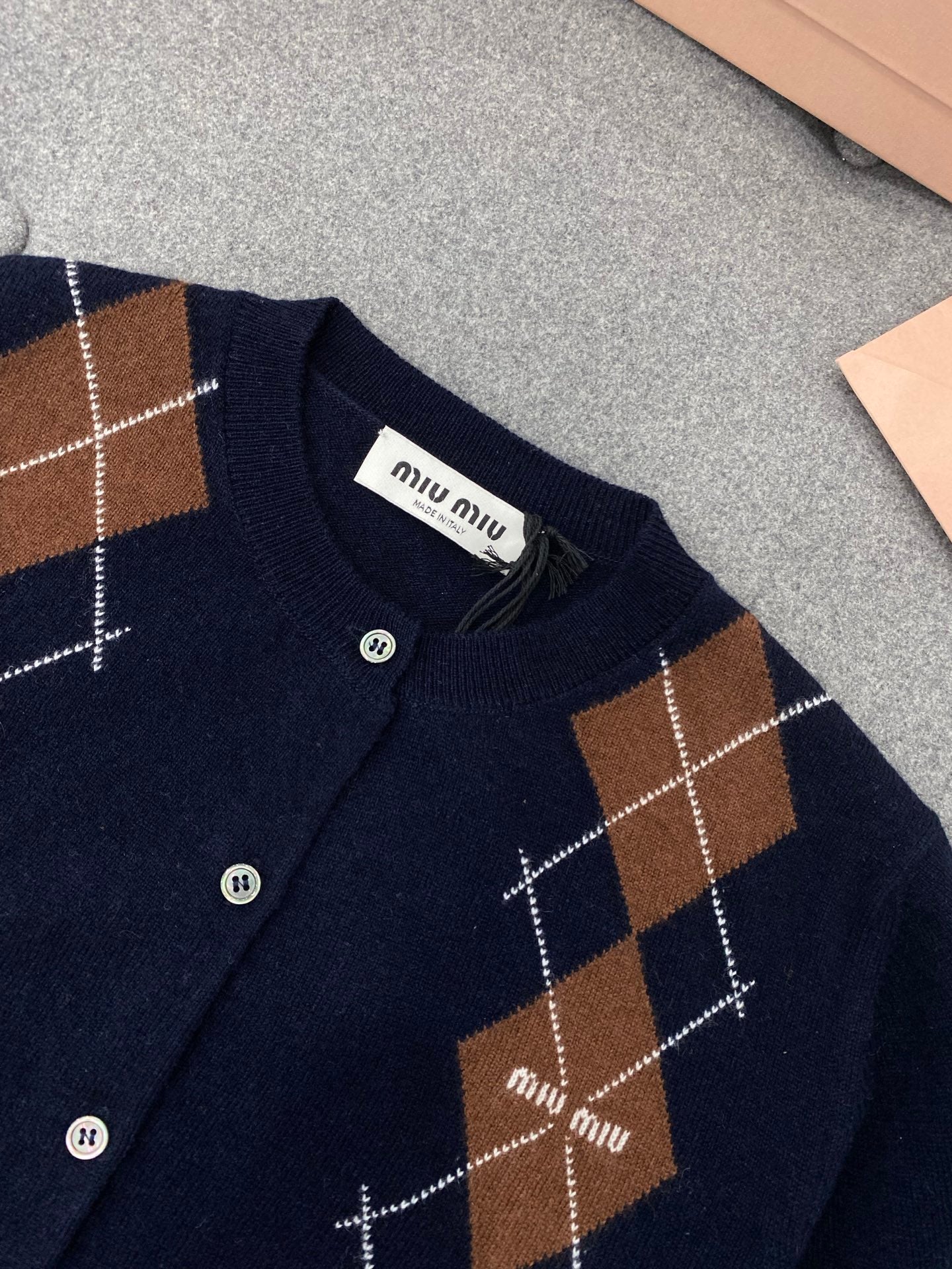 미우미우 아가일 캐시미어 가디건 블루