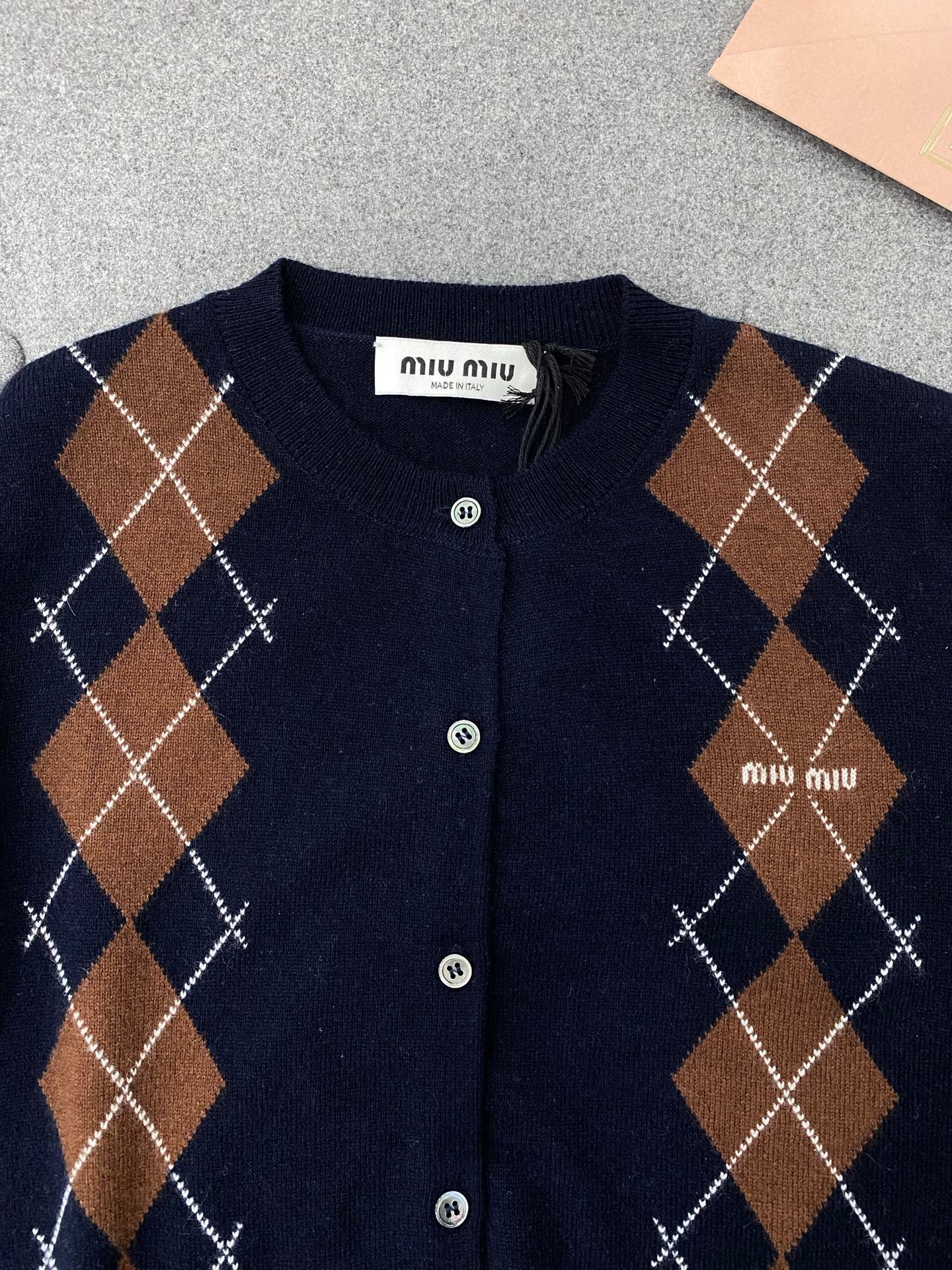 미우미우 아가일 캐시미어 가디건 블루