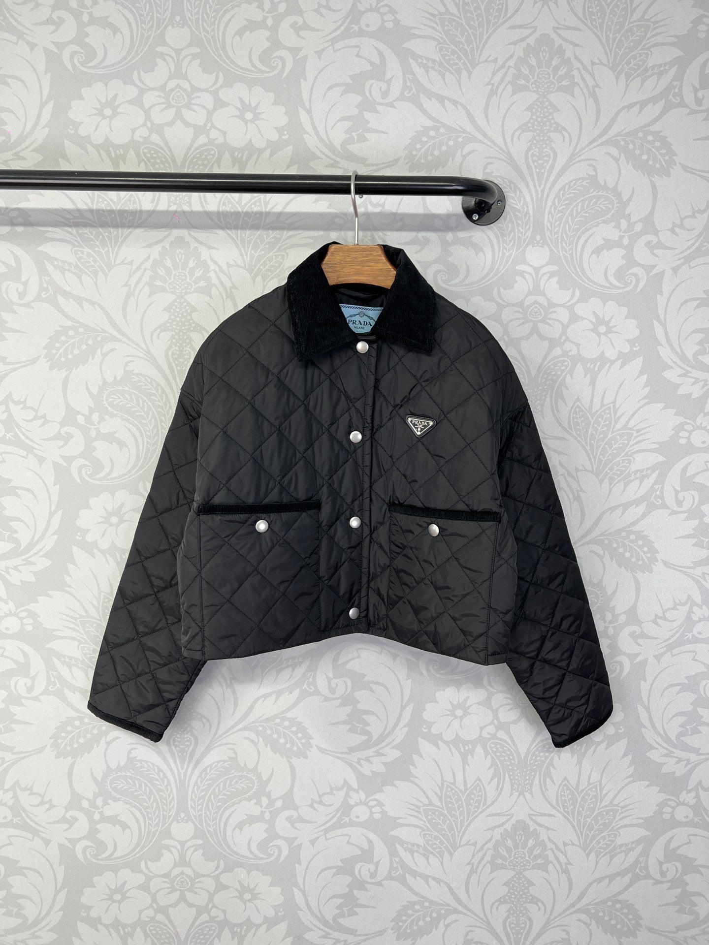 프라다 라이트 리나일론 크롭 자켓 블랙