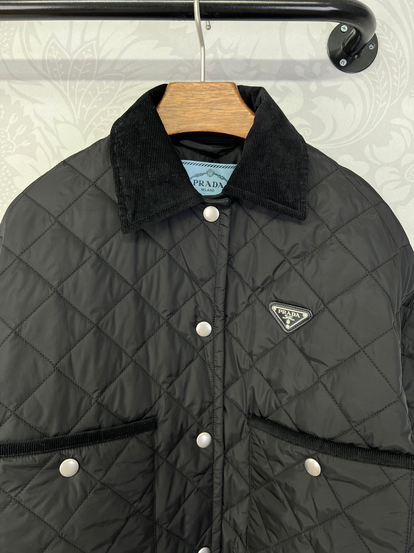 프라다 라이트 리나일론 크롭 자켓 블랙