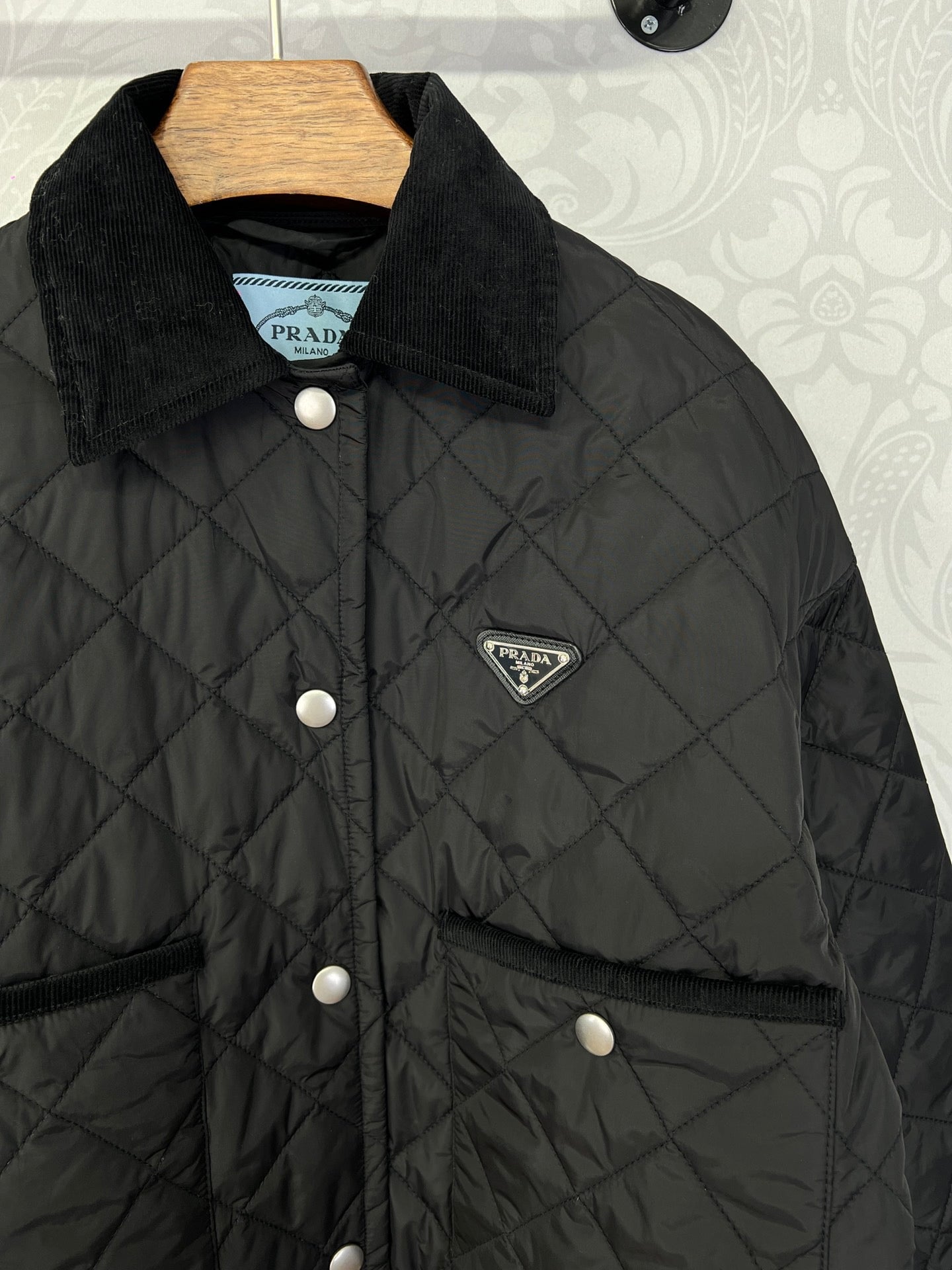 프라다 라이트 리나일론 크롭 자켓 블랙