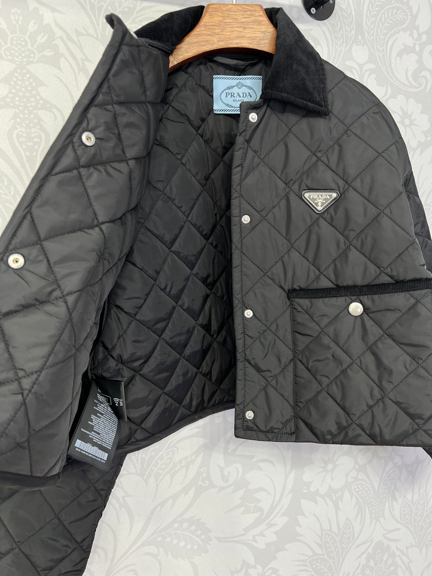 프라다 라이트 리나일론 크롭 자켓 블랙