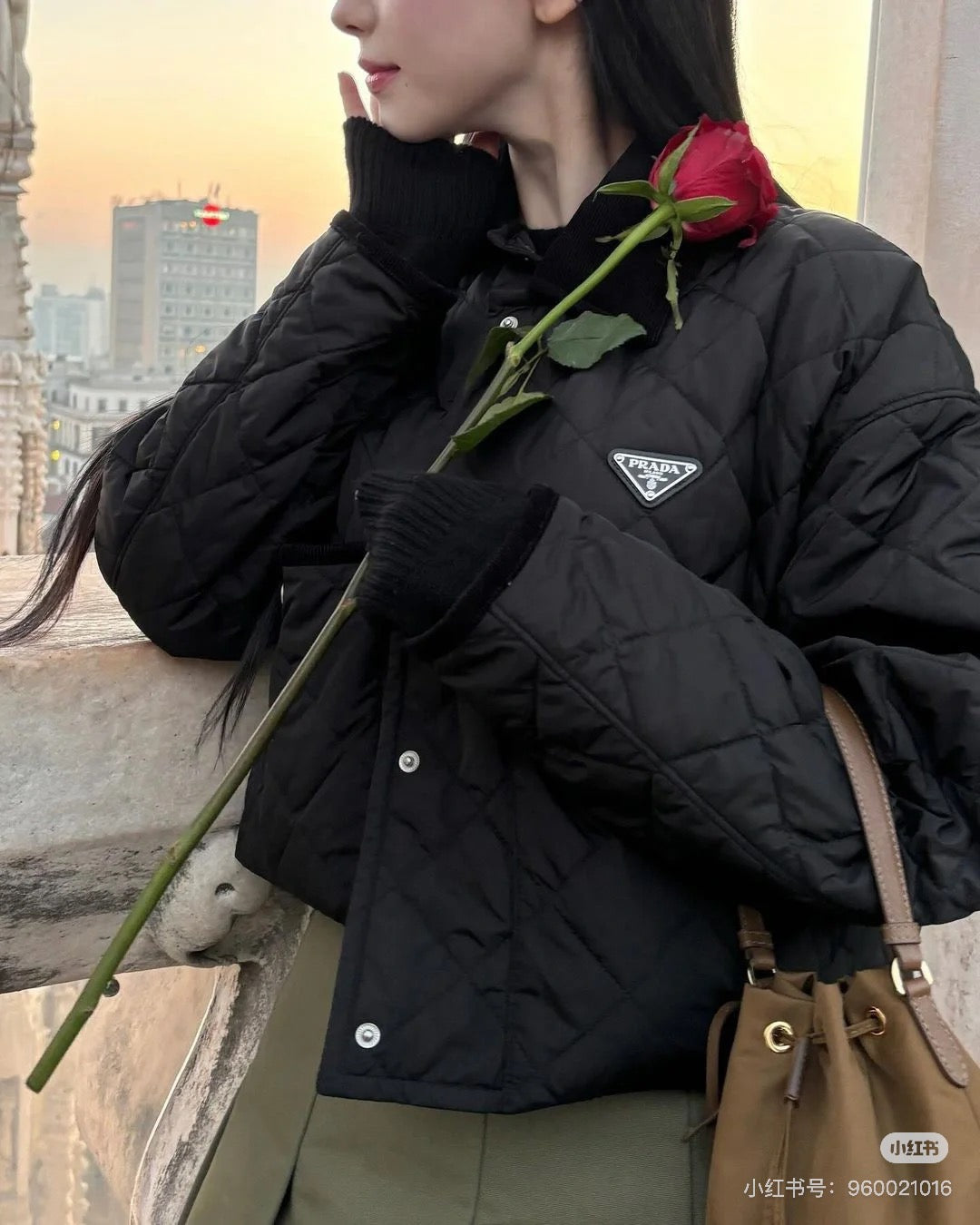 프라다 라이트 리나일론 크롭 자켓 블랙