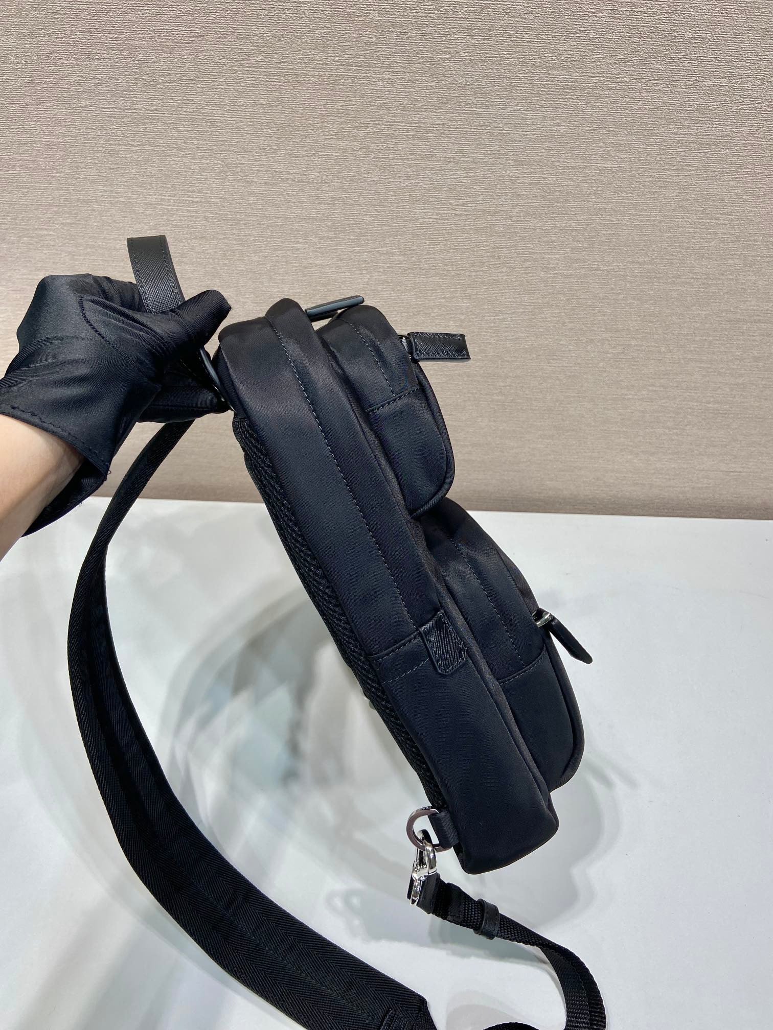 프라다 에나멜 트리플 로고 백팩