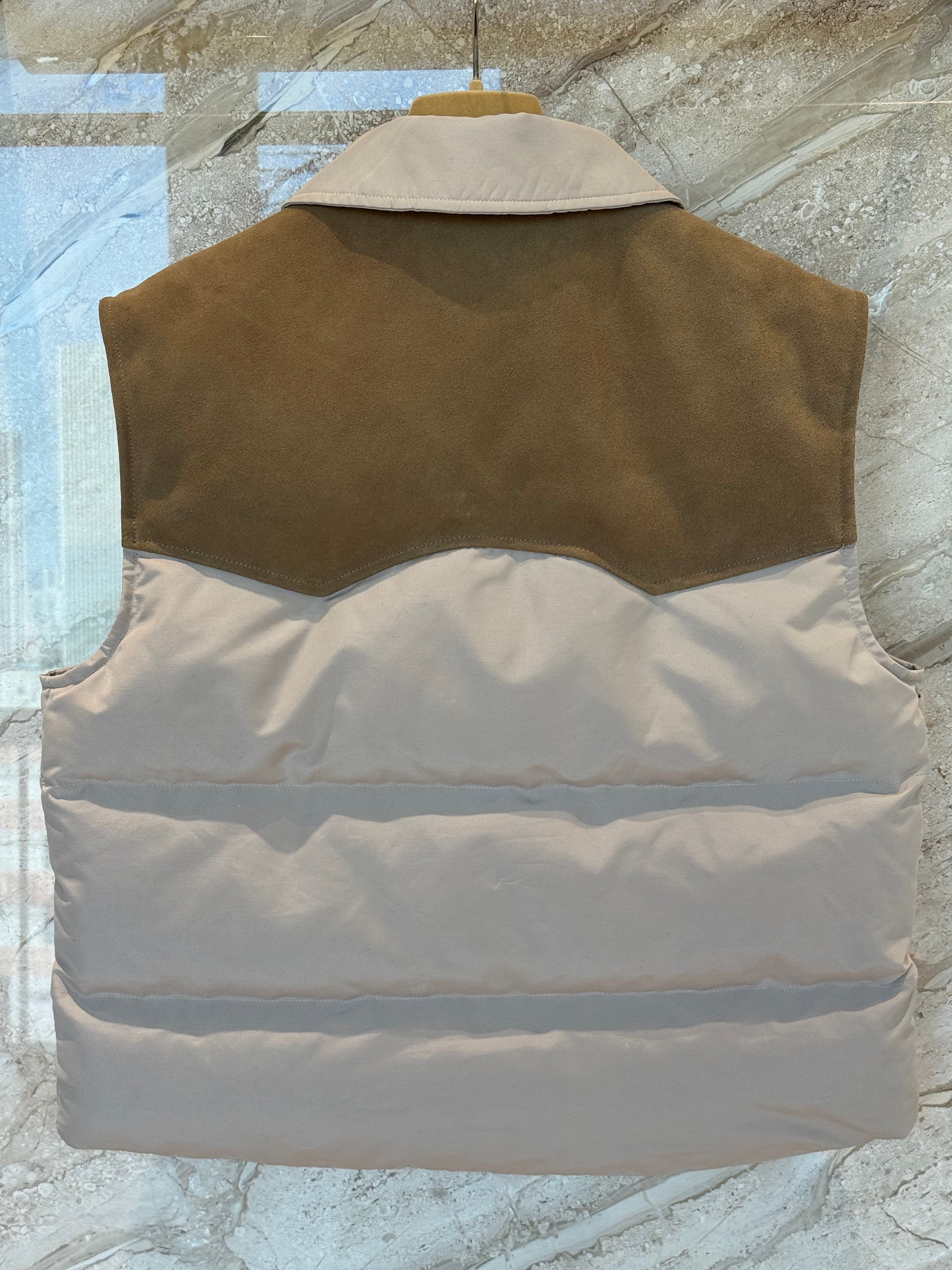 미우미우 테크니컬 폰지 앤 레더 다운 베스트 코드