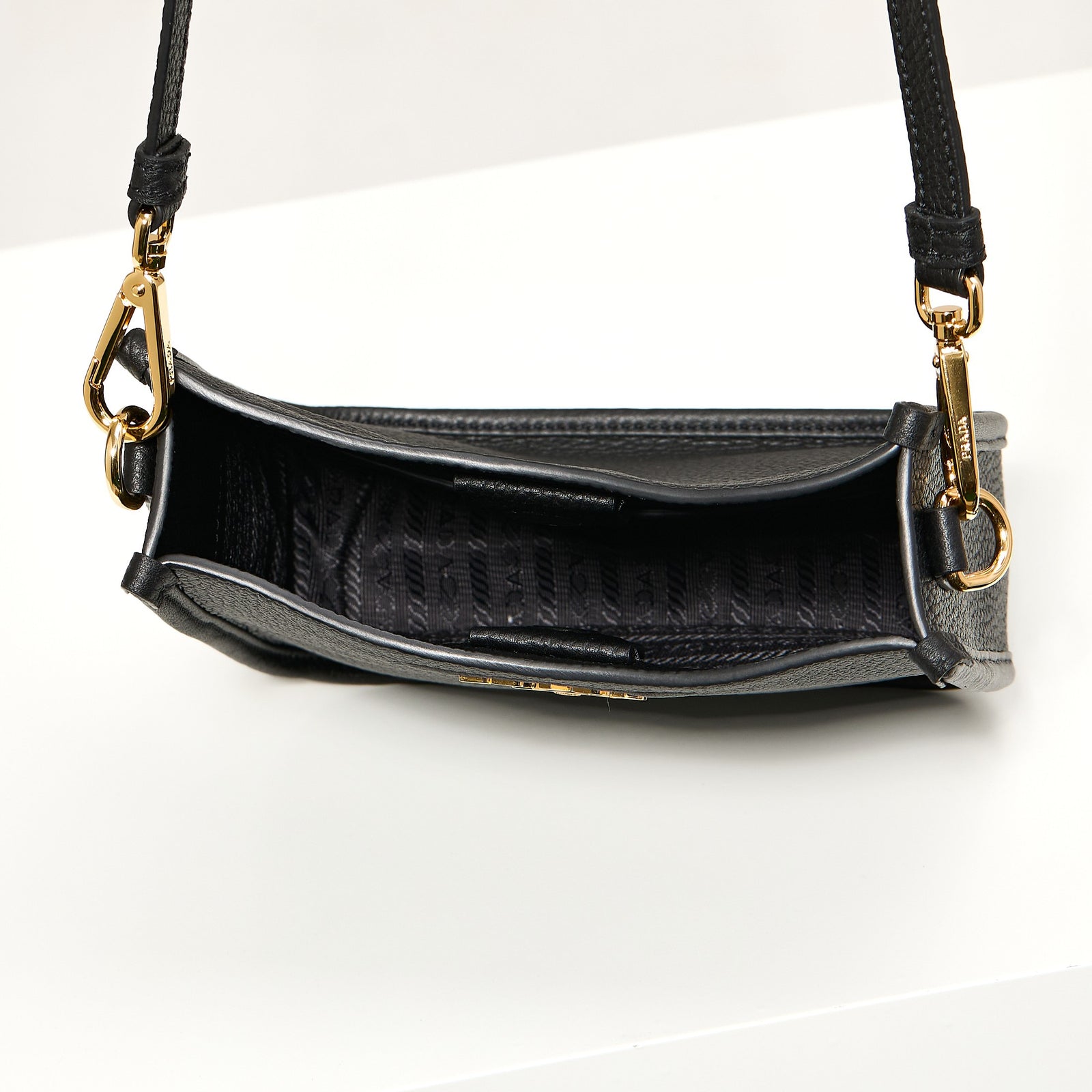 프라다 레더 미니 숄더백