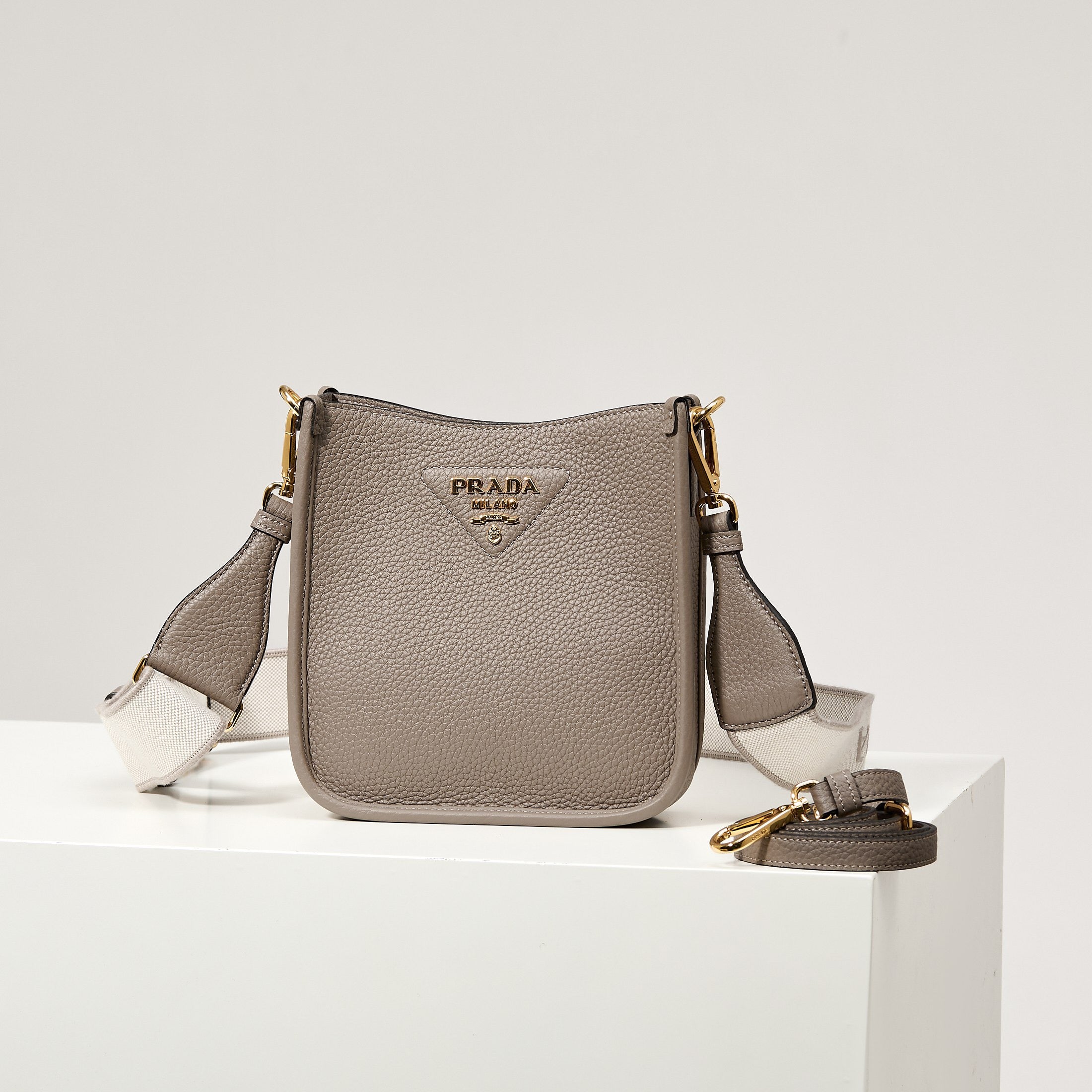 프라다 레더 미니 숄더백