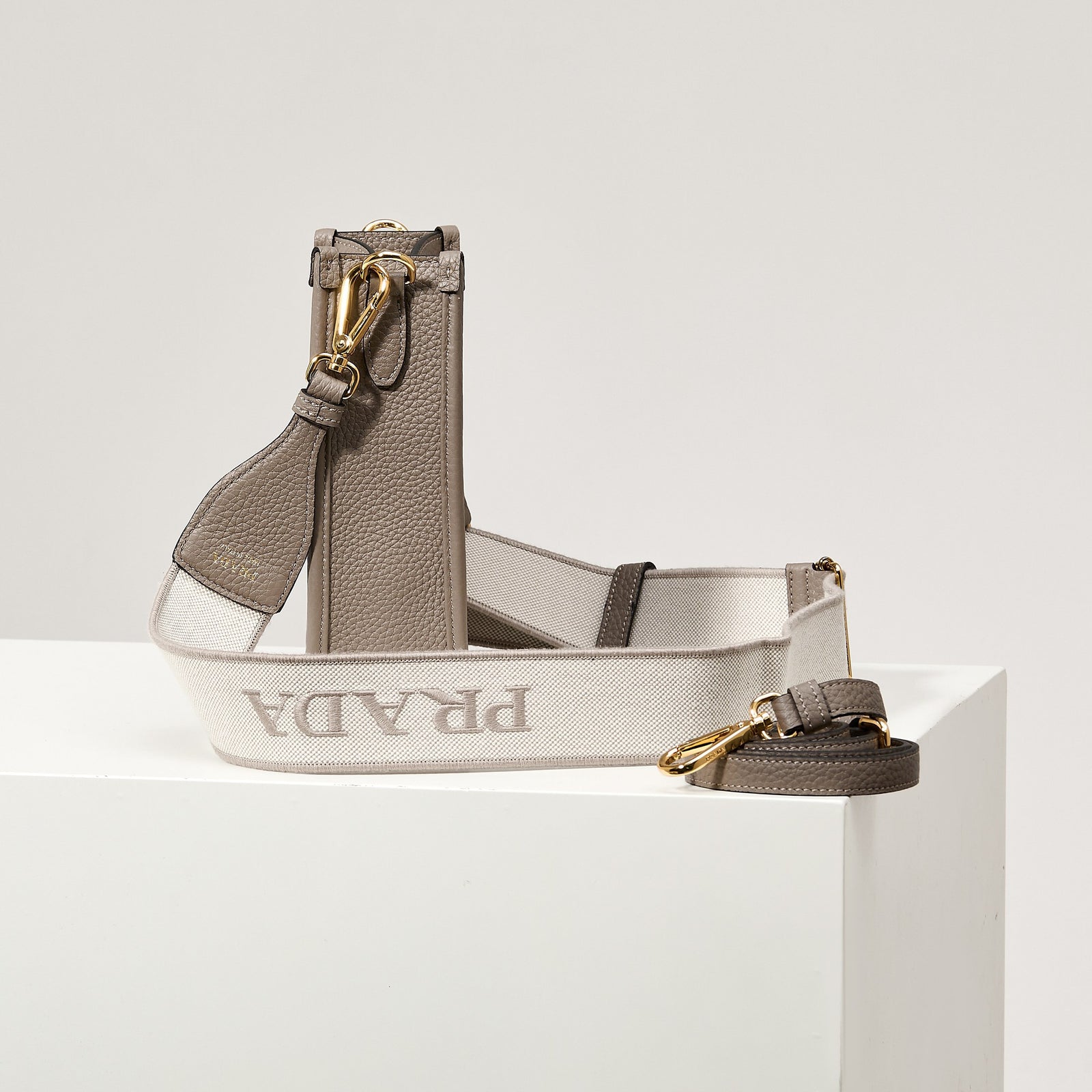 프라다 레더 미니 숄더백