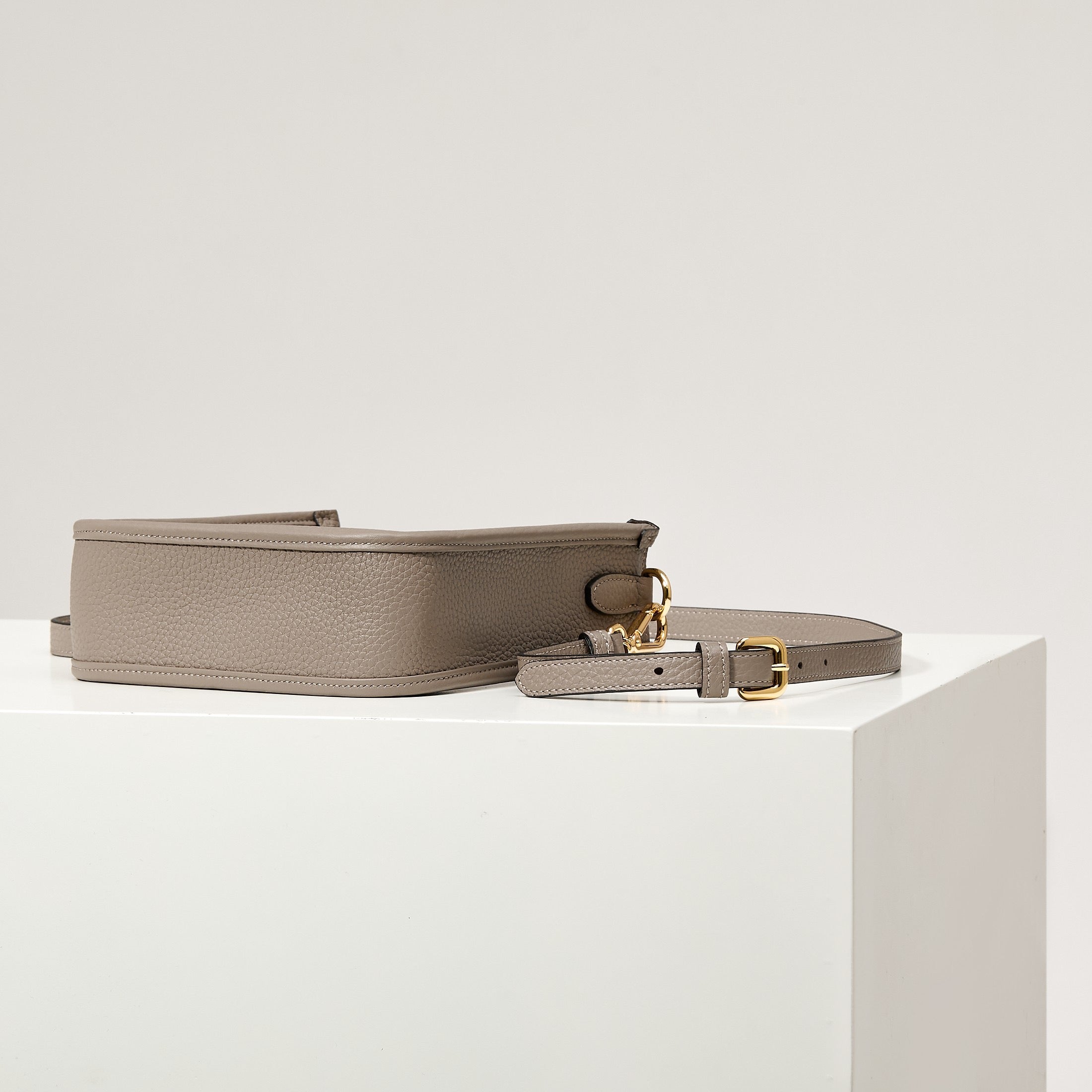 프라다 레더 미니 숄더백