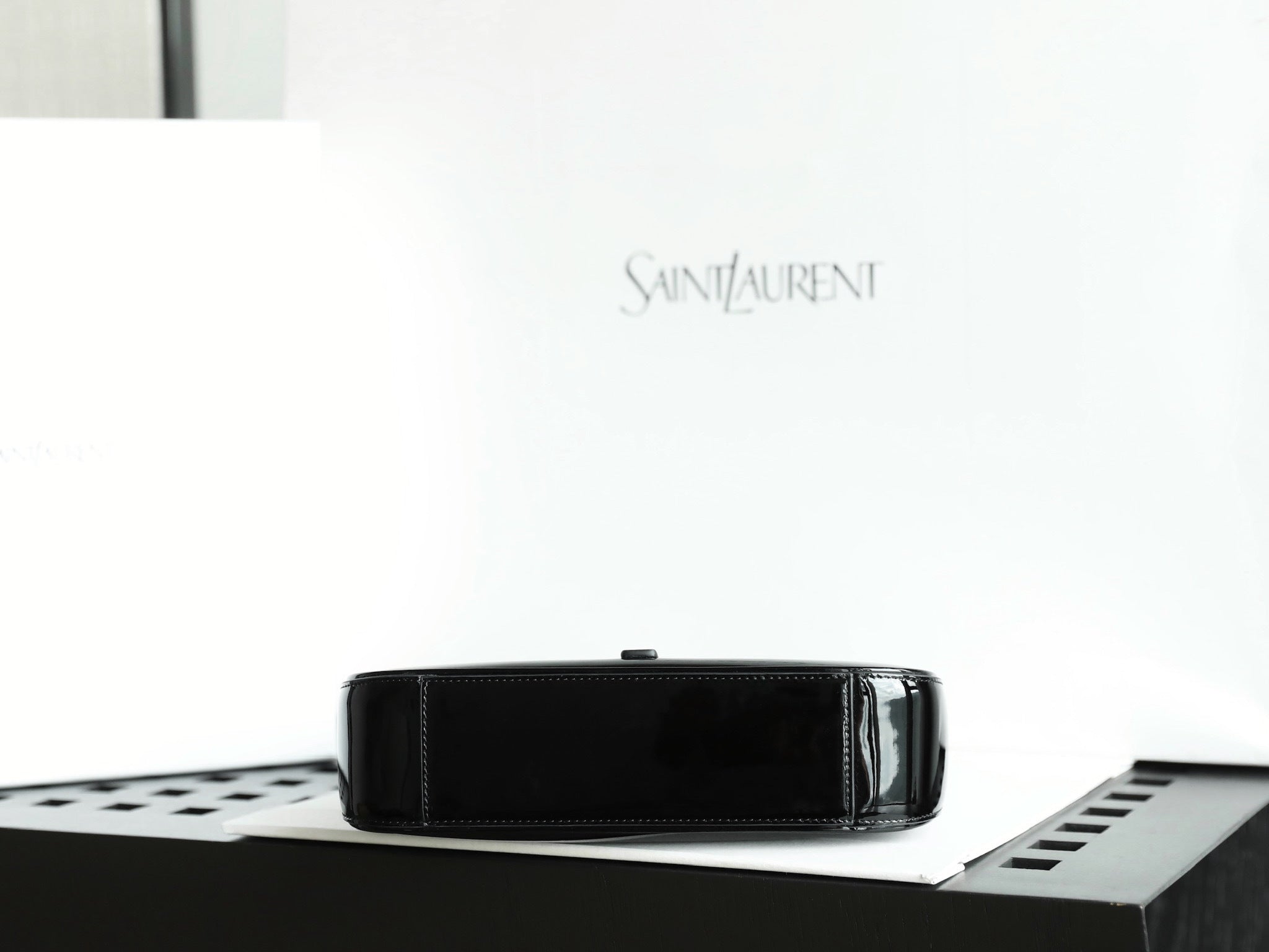 생로랑 LE 5 À 7 페이던트 호보백