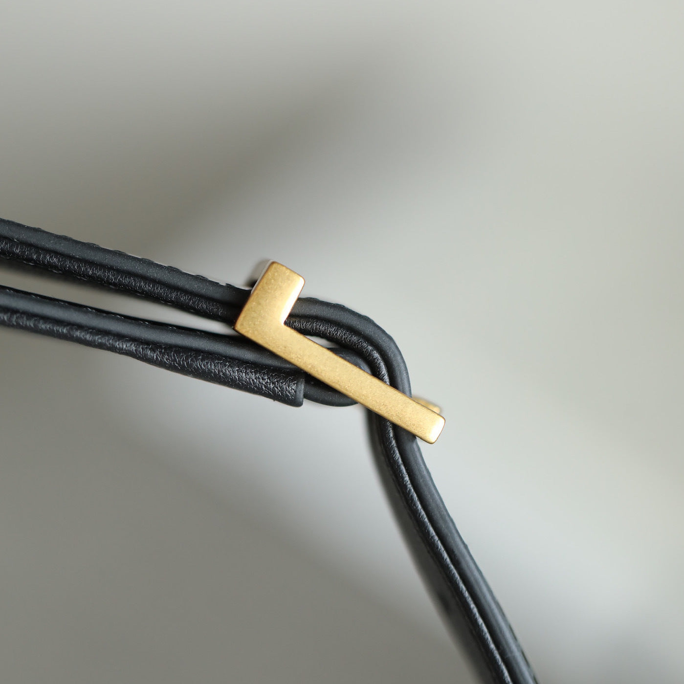 생로랑 LE 5 À 7 페이던트 호보백