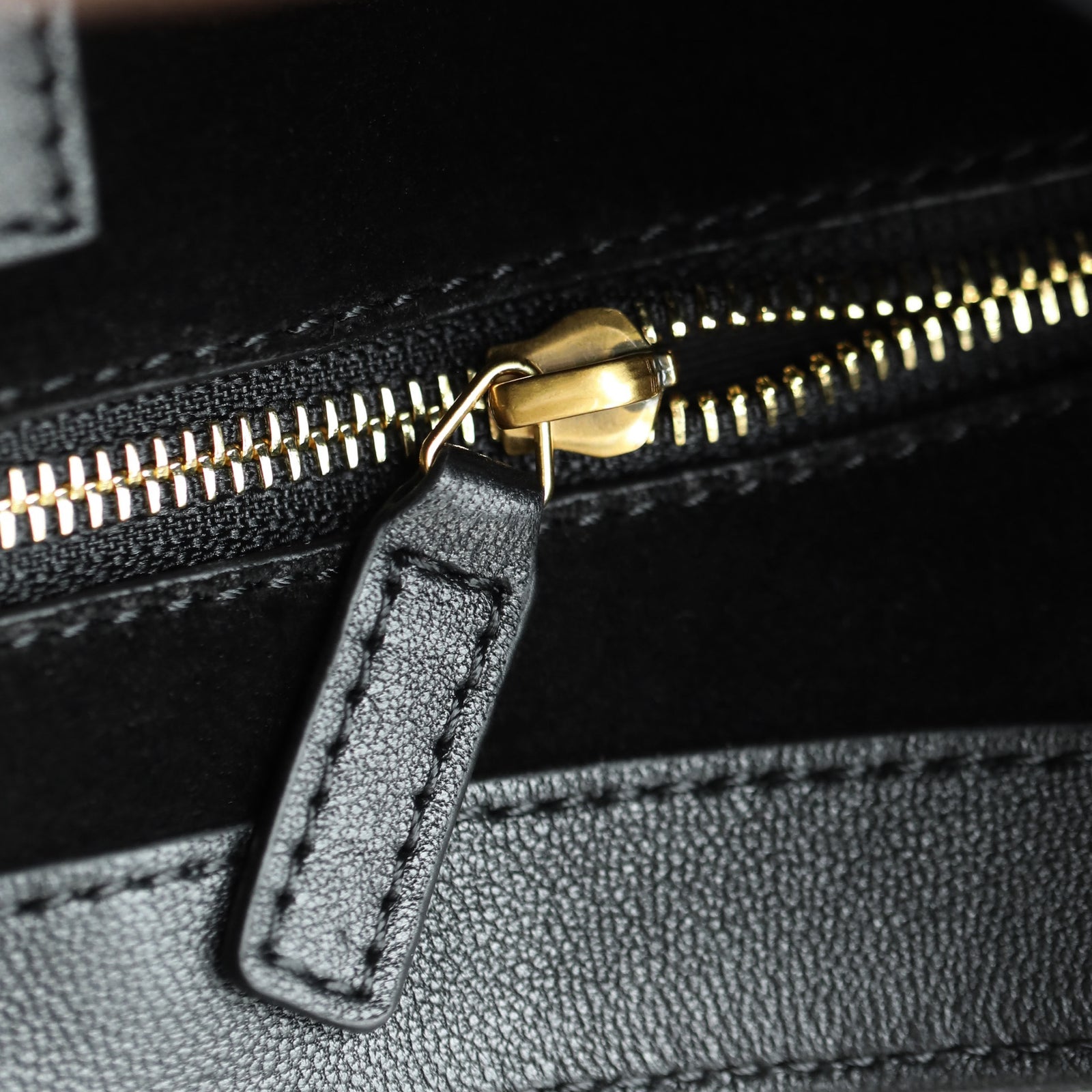 생로랑 LE 5 À 7 페이던트 호보백