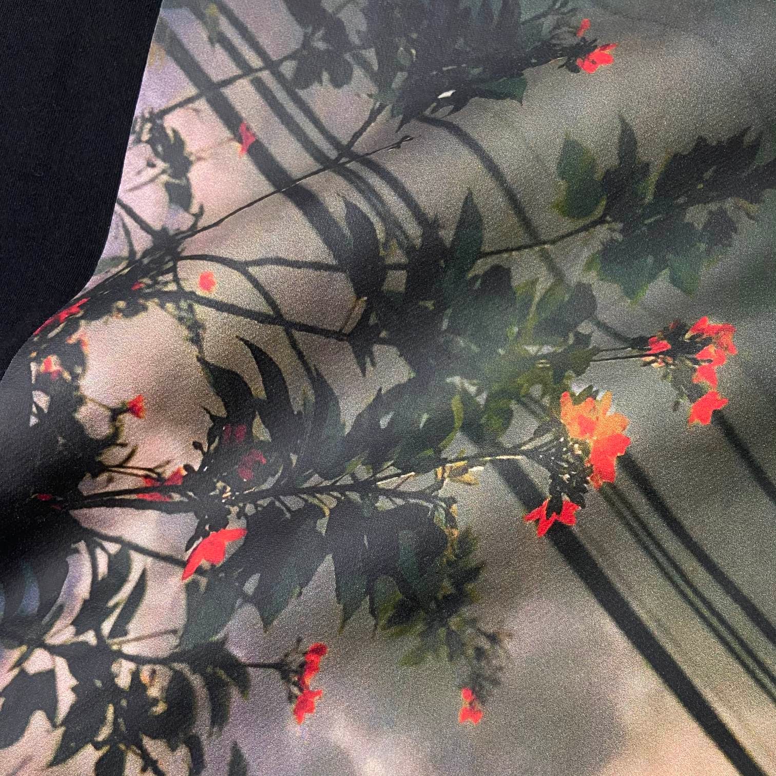 피어 오브 갓 에센셜 플라워 후드티