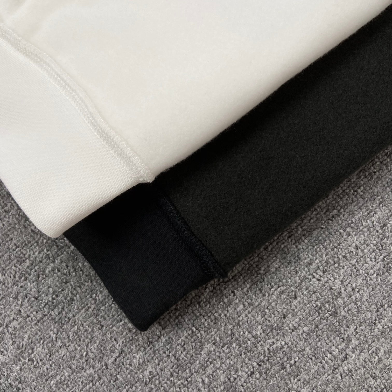 피어 오브 갓 에센셜 플라워 후드티