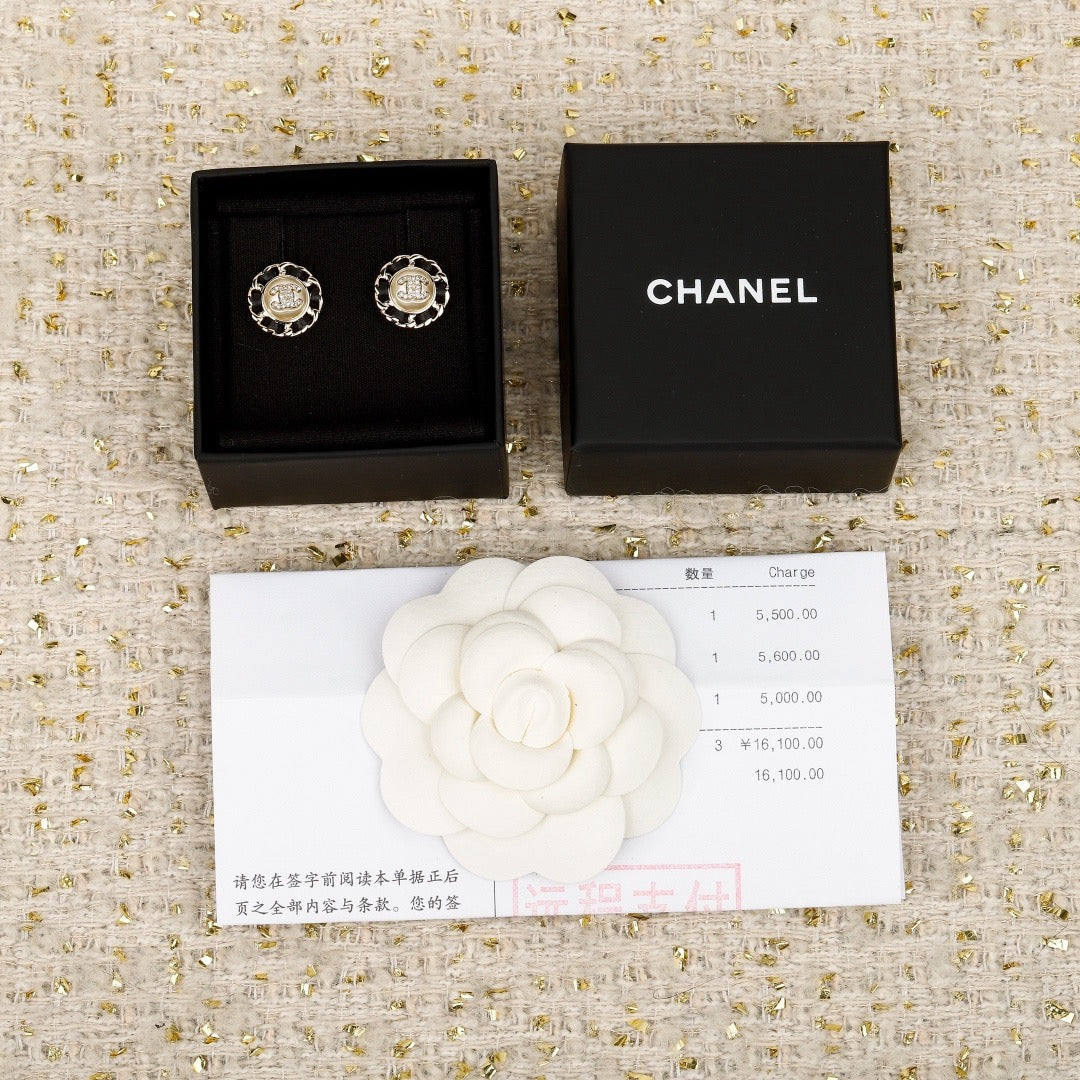 샤넬 메탈 스터드 이어링