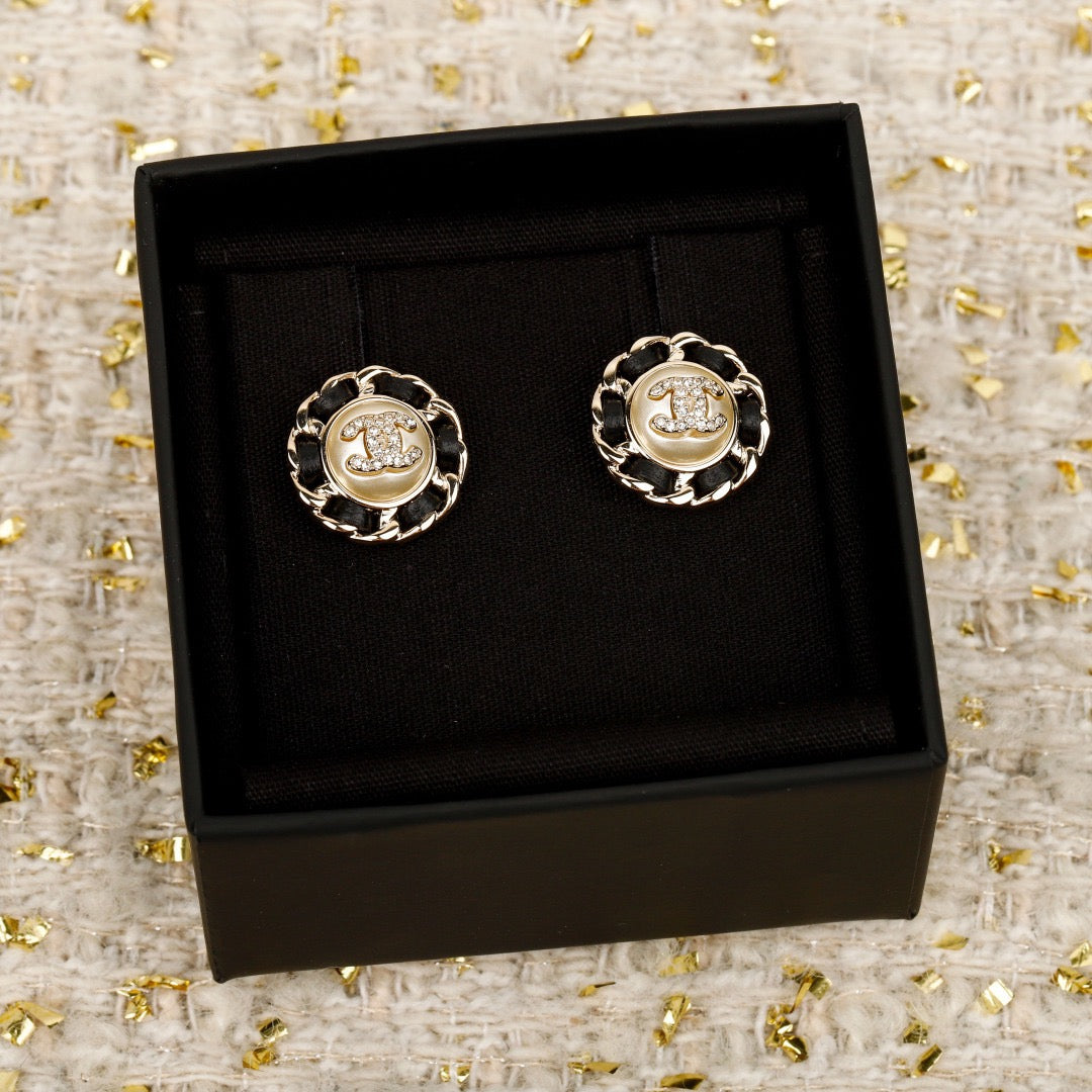 샤넬 메탈 스터드 이어링