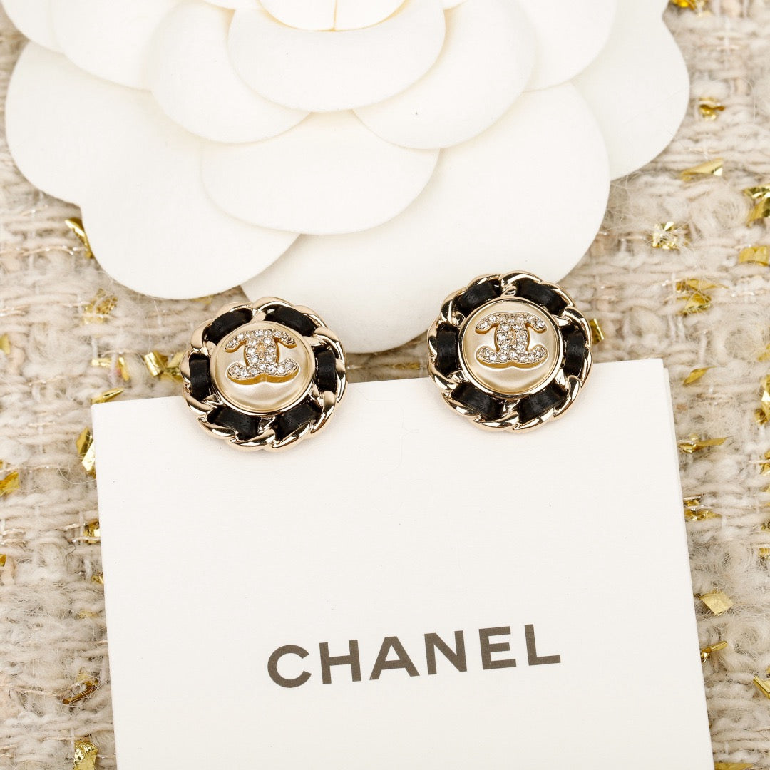 샤넬 메탈 스터드 이어링