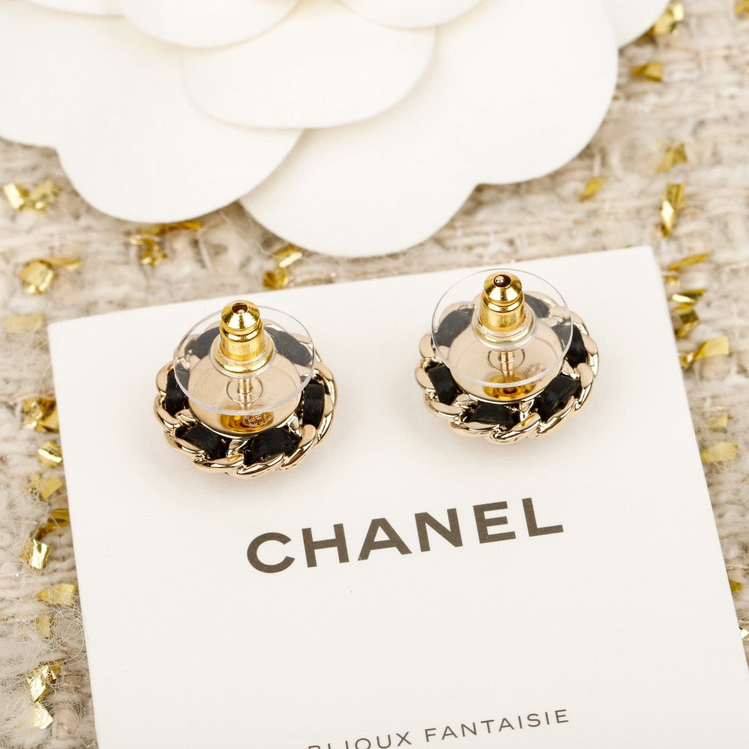 샤넬 메탈 스터드 이어링