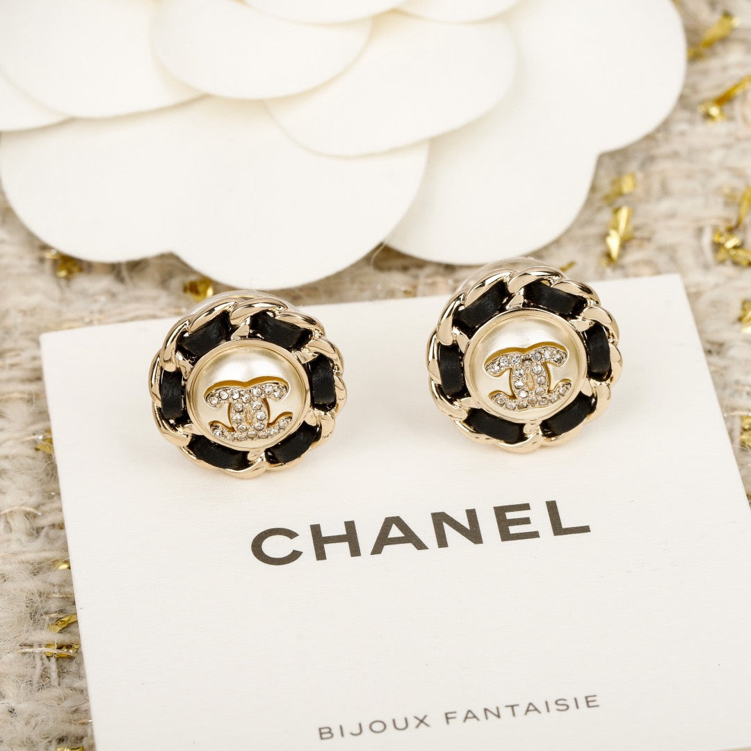 샤넬 메탈 스터드 이어링