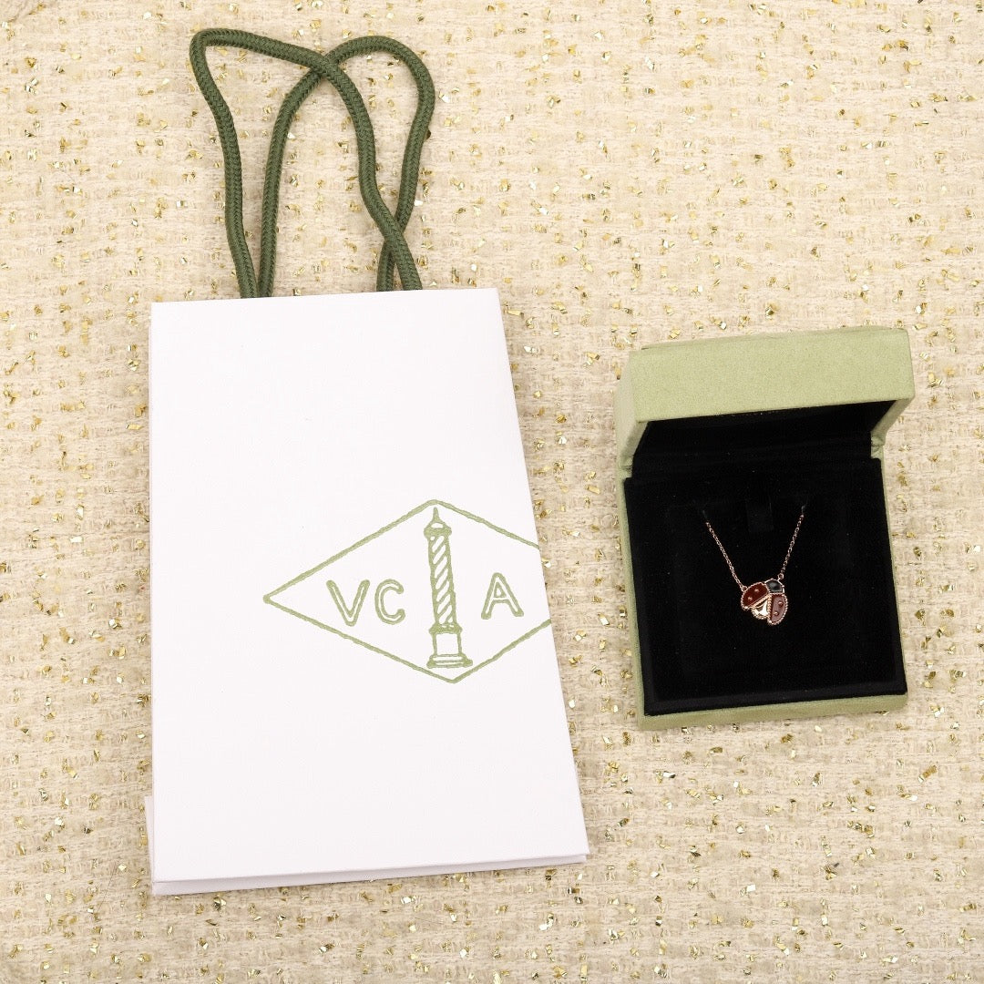 반클리프 럭키 스프링 펜던트 네크리스