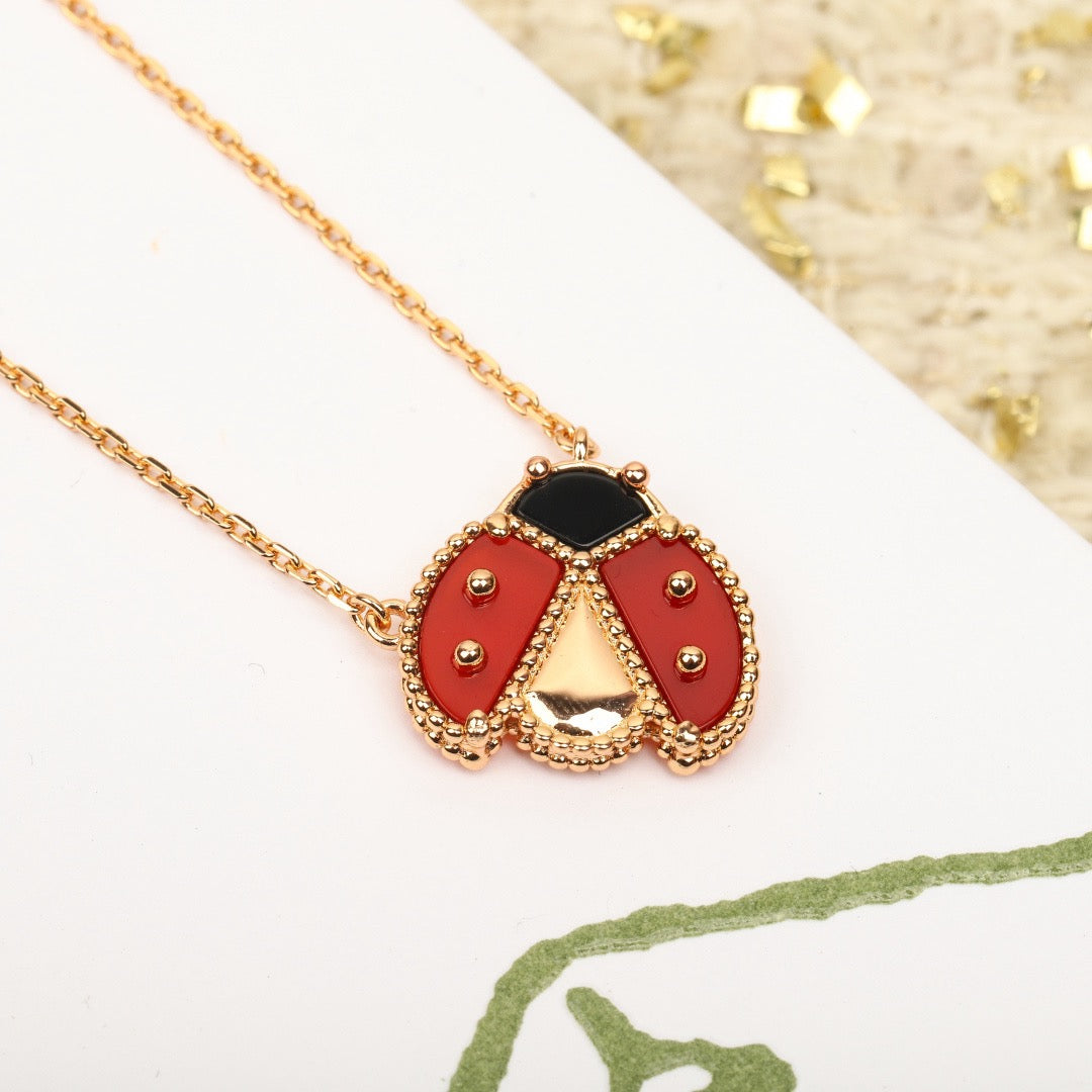 반클리프 럭키 스프링 펜던트 네크리스