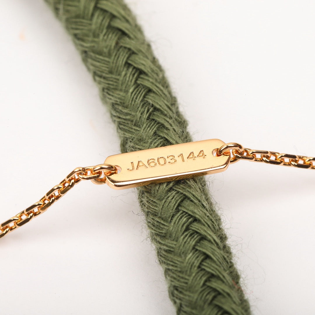 반클리프 럭키 스프링 펜던트 네크리스