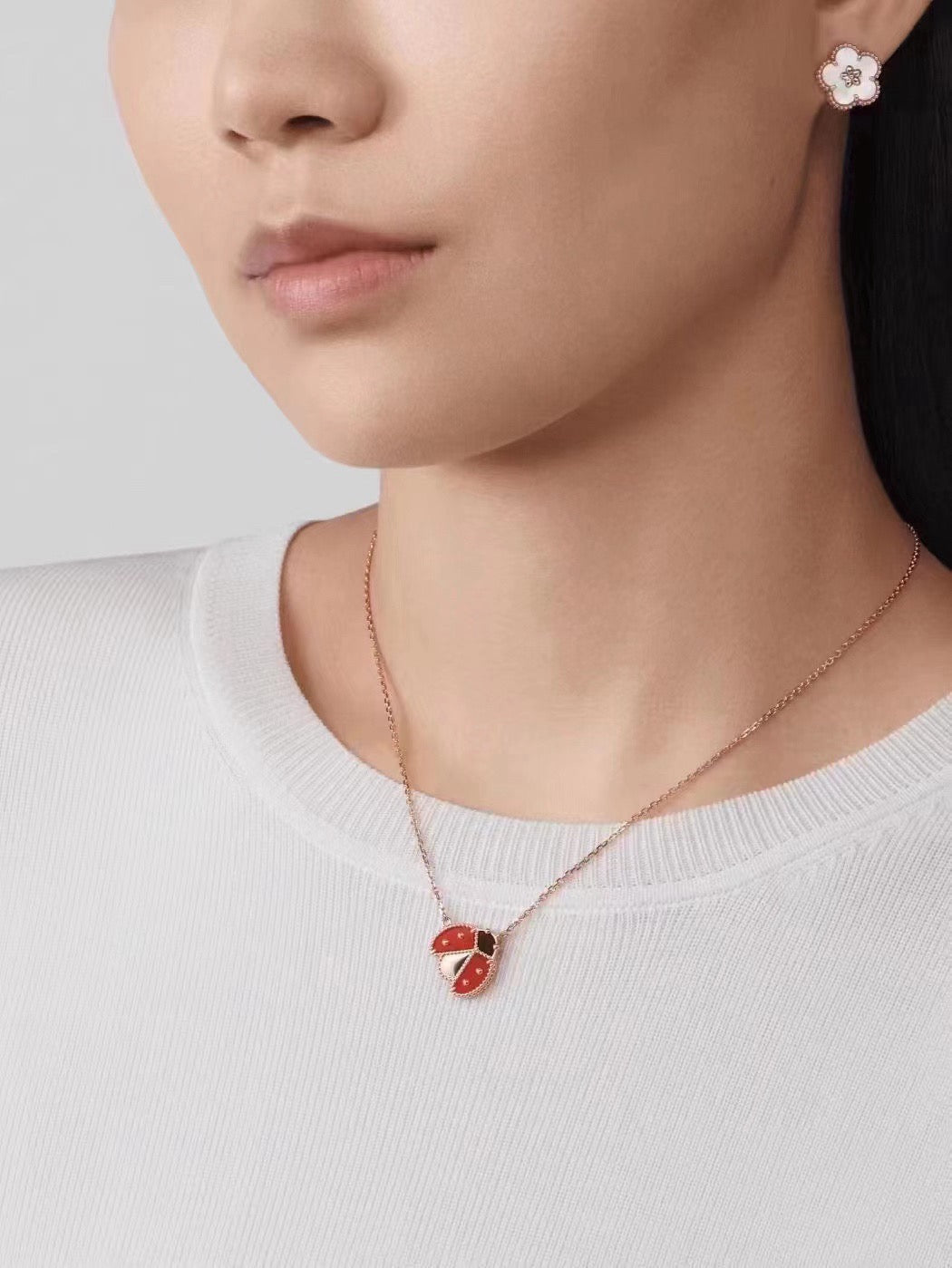 반클리프 럭키 스프링 펜던트 네크리스