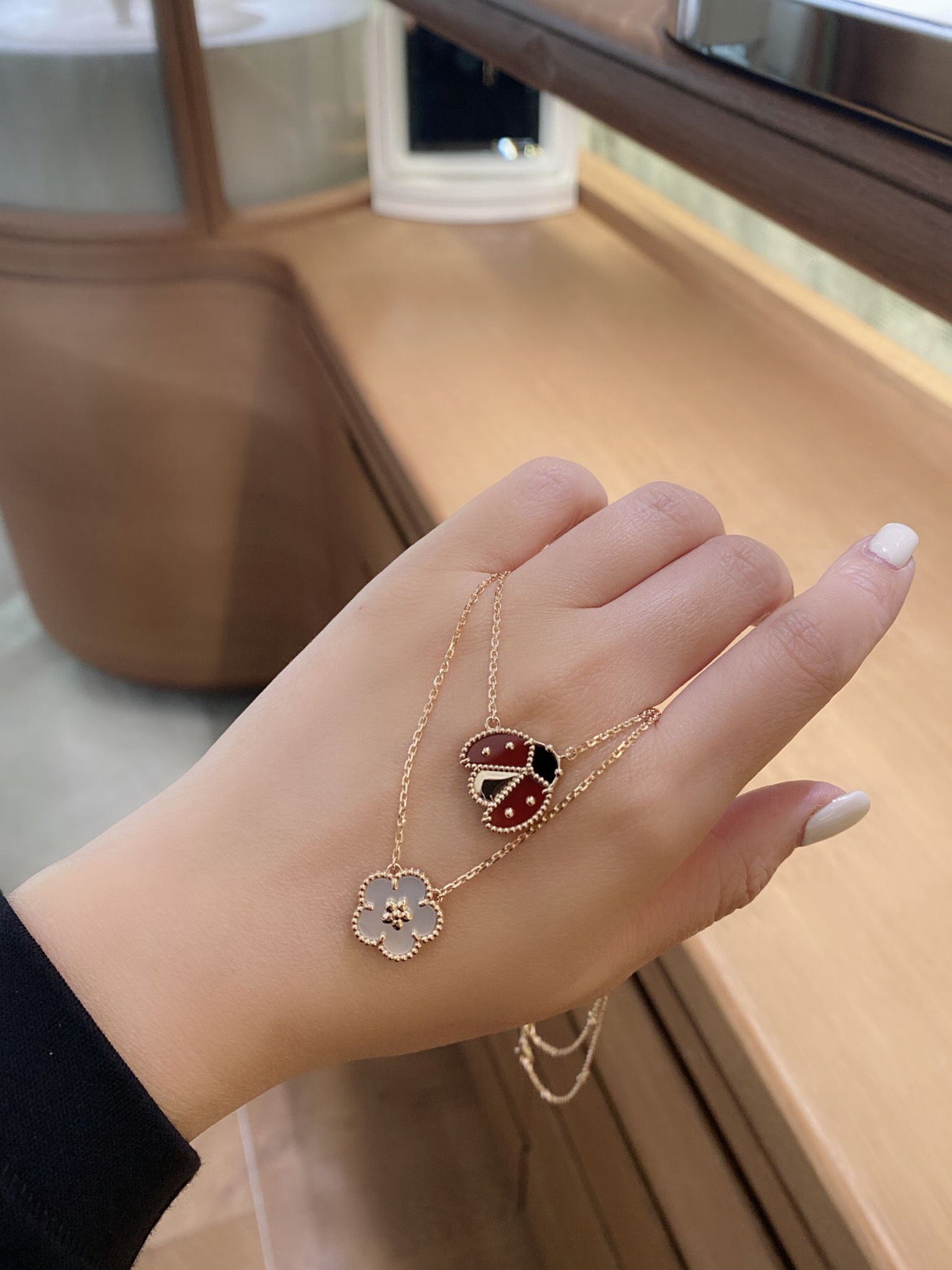 반클리프 럭키 스프링 펜던트 네크리스