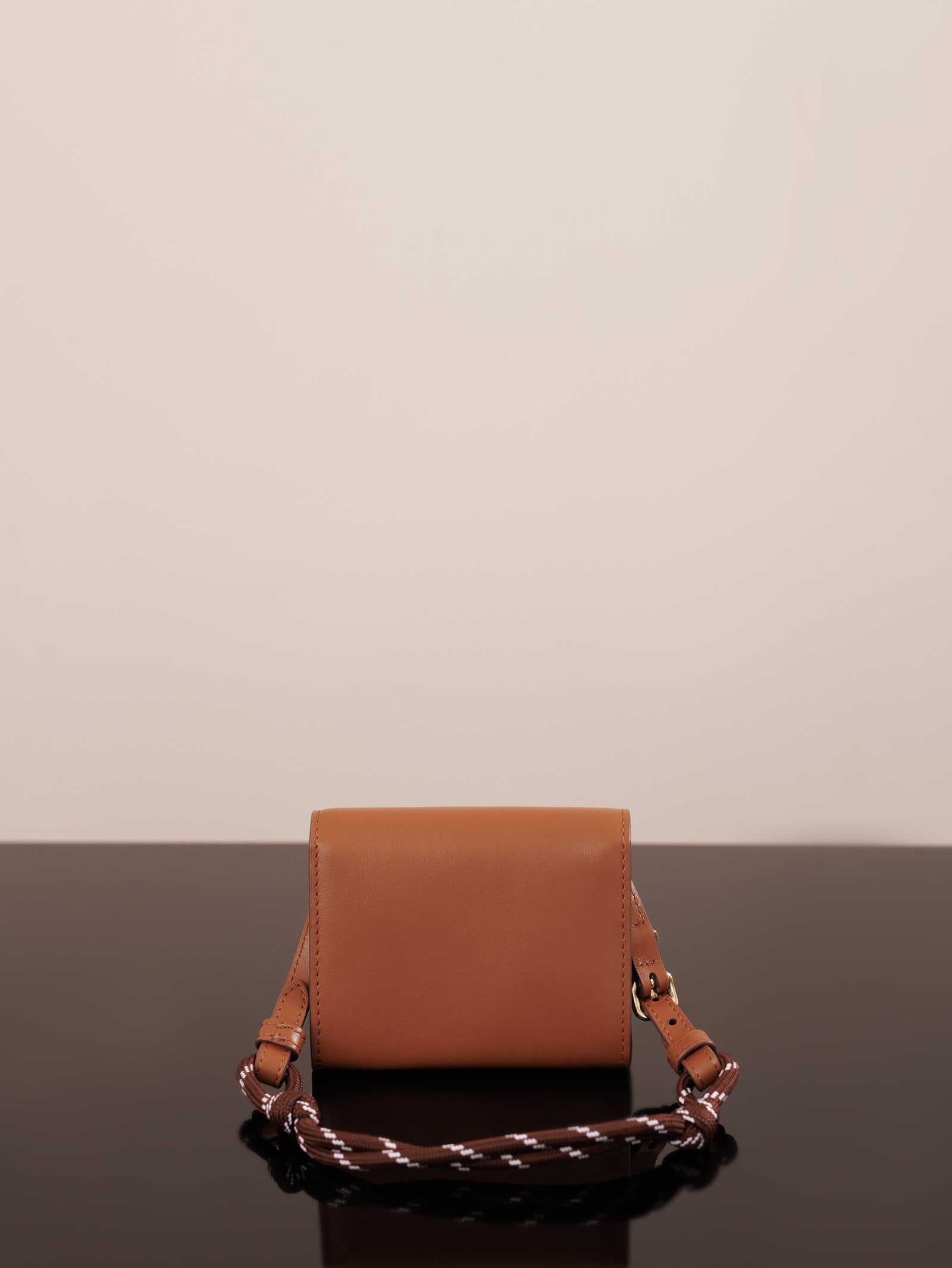 미우미우 가죽 숄더 지갑