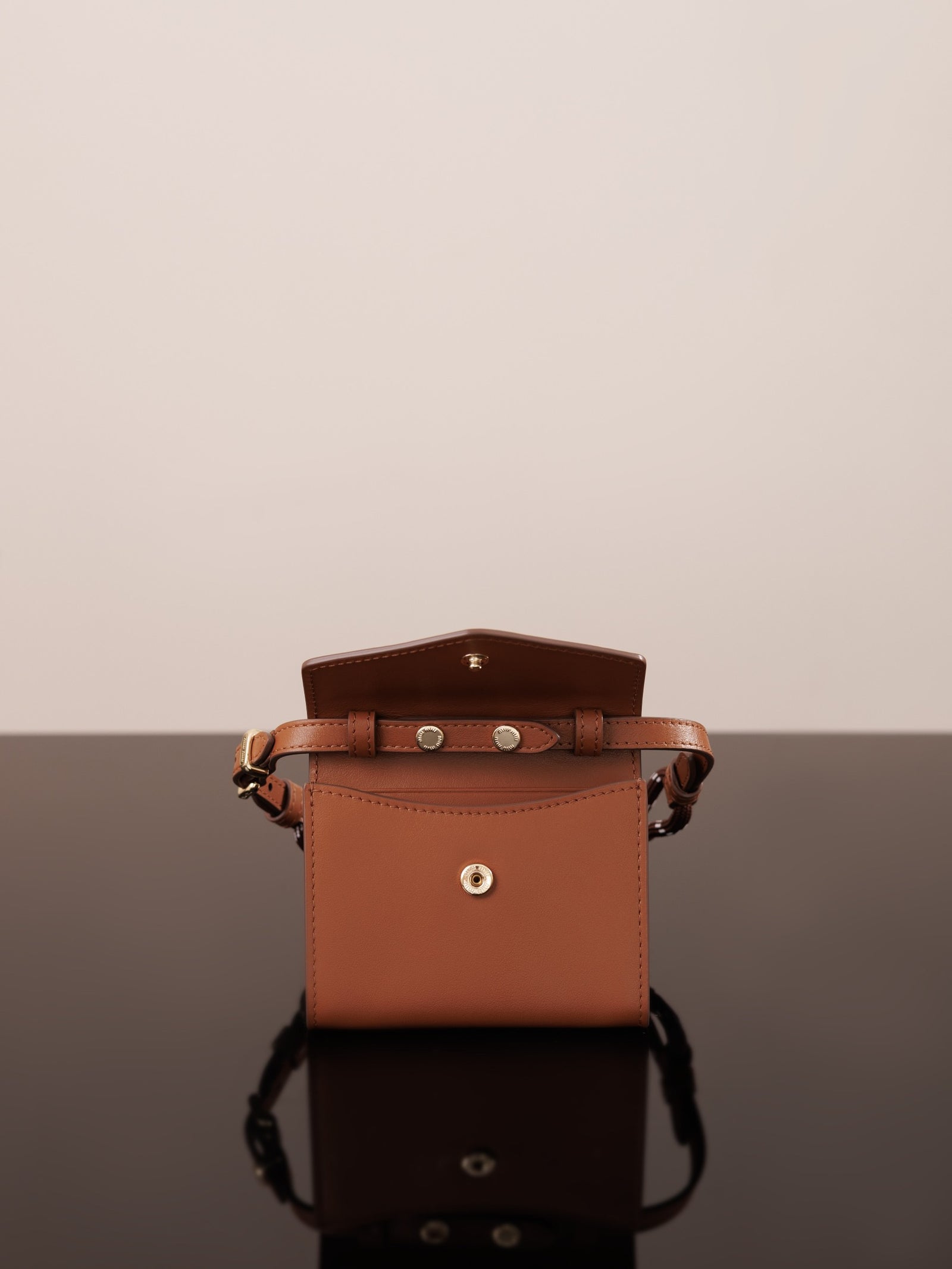 미우미우 가죽 숄더 지갑