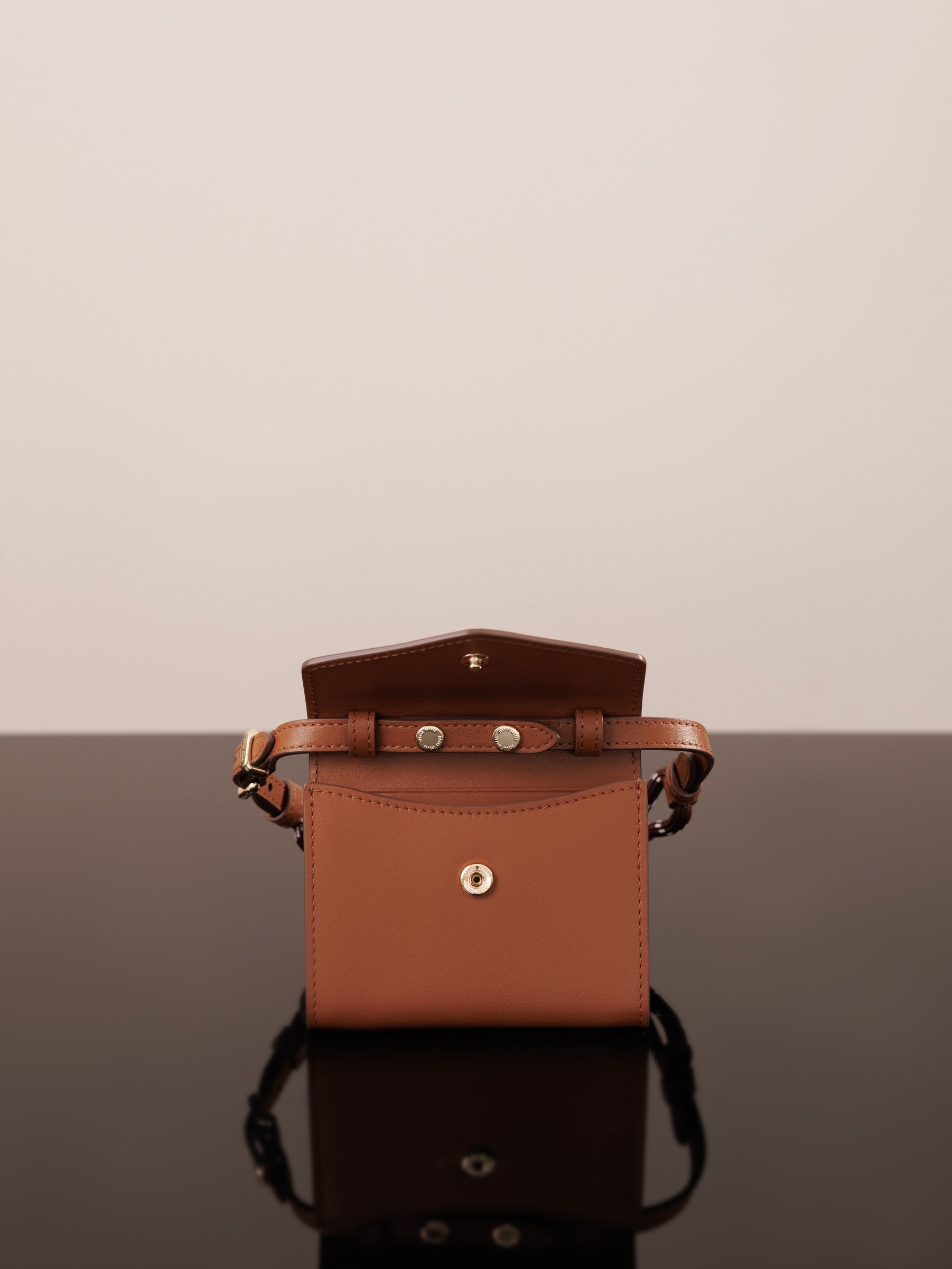 미우미우 가죽 숄더 지갑