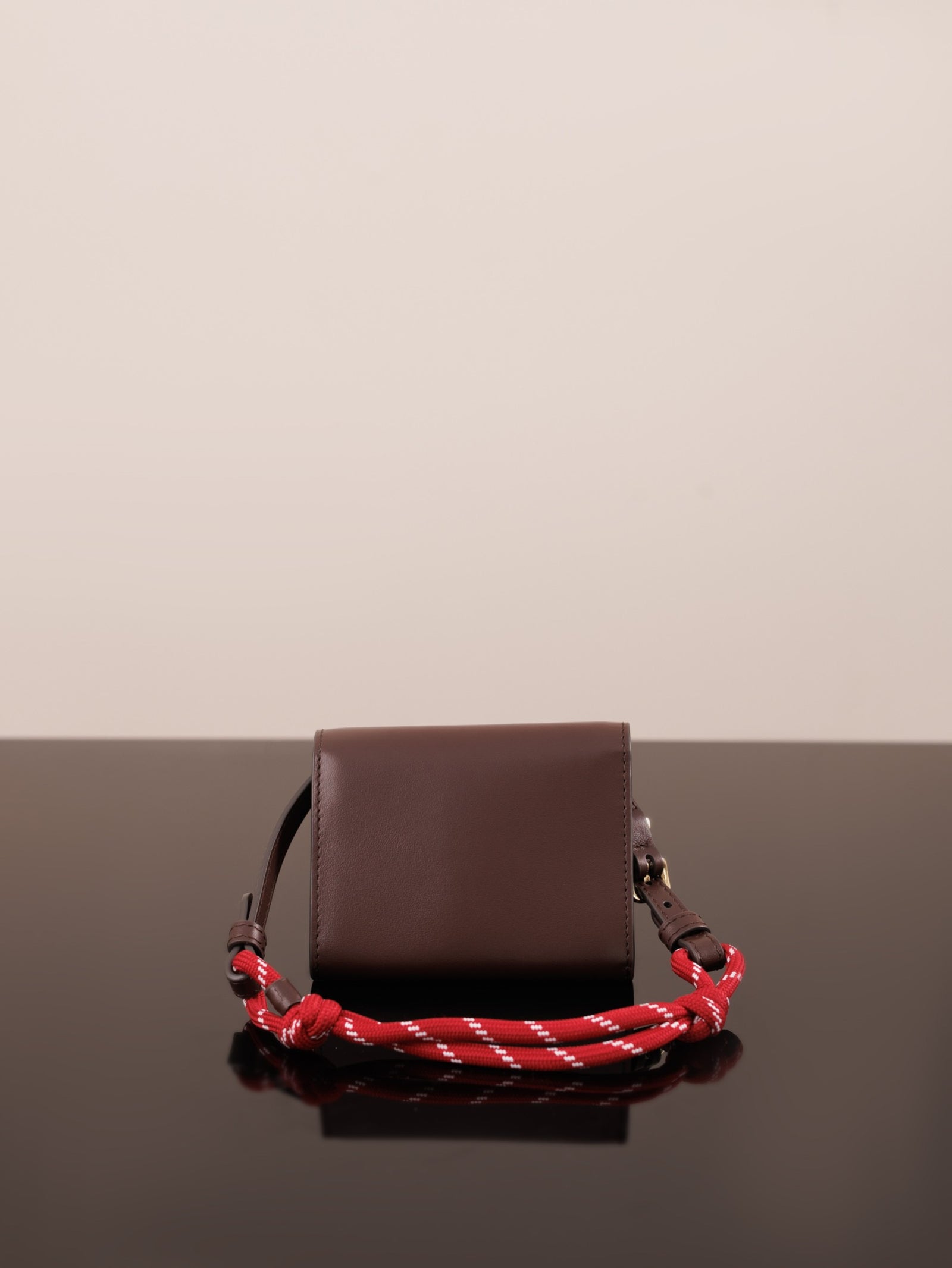 미우미우 가죽 숄더 지갑