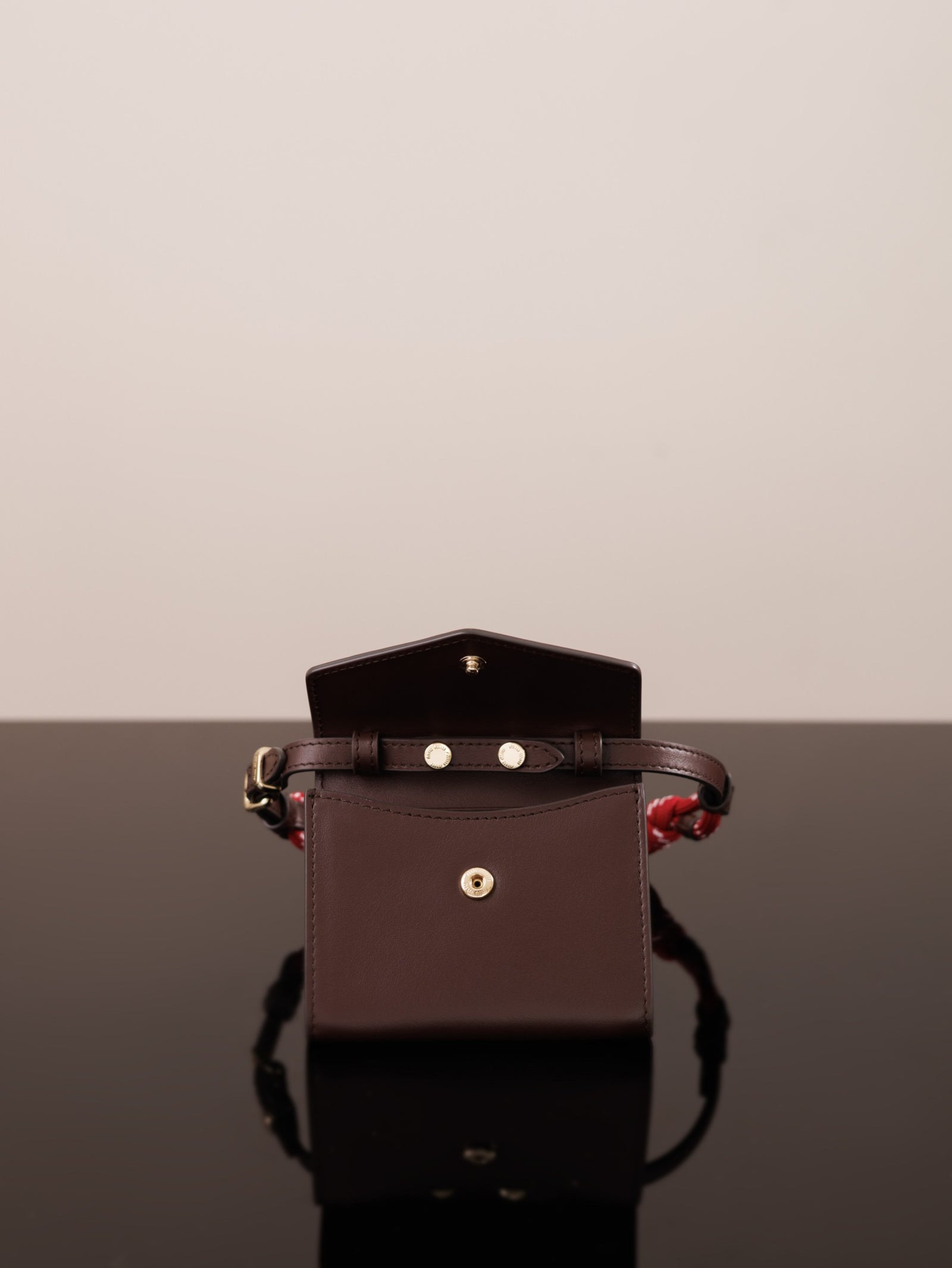 미우미우 가죽 숄더 지갑