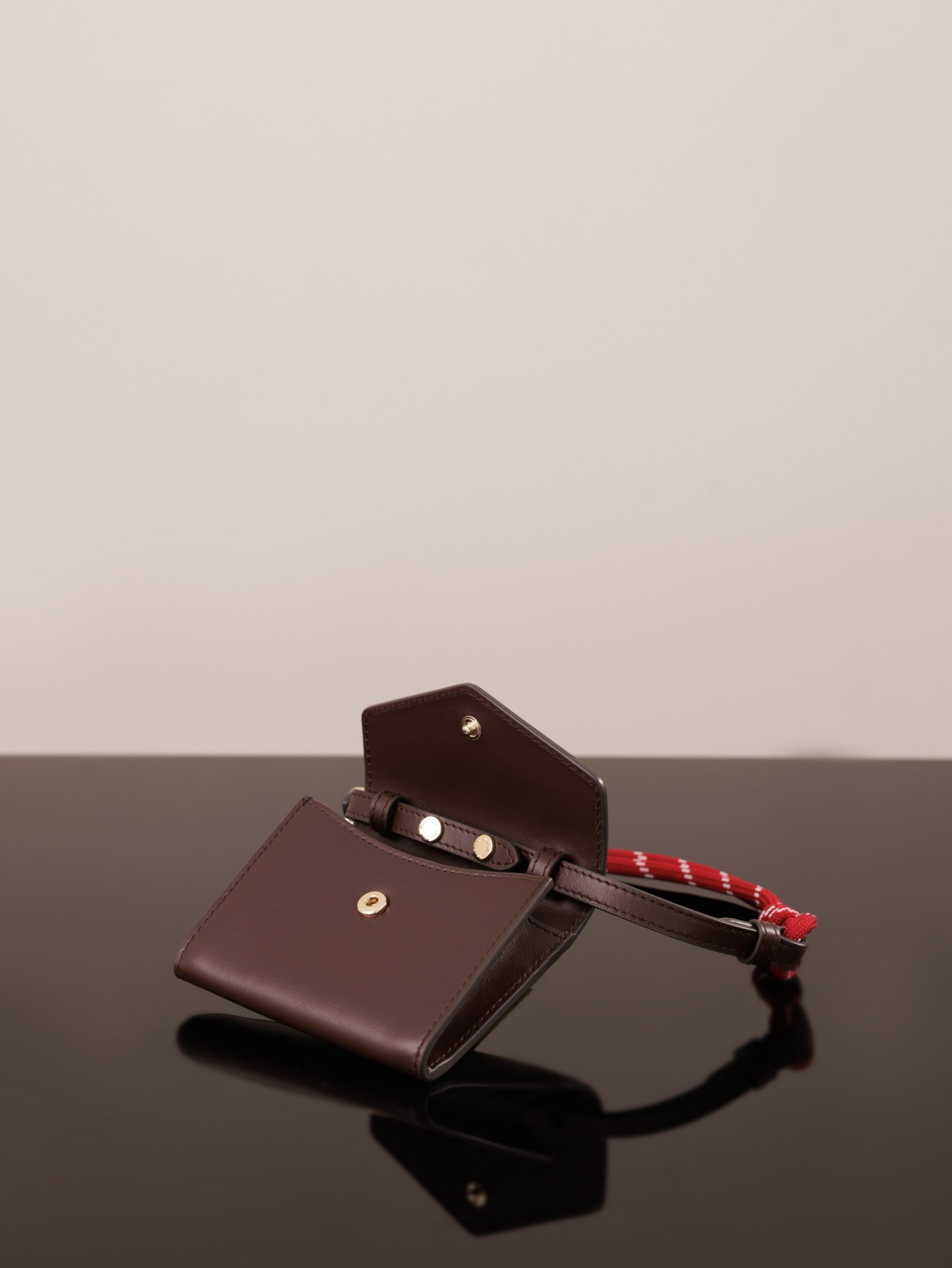 미우미우 가죽 숄더 지갑