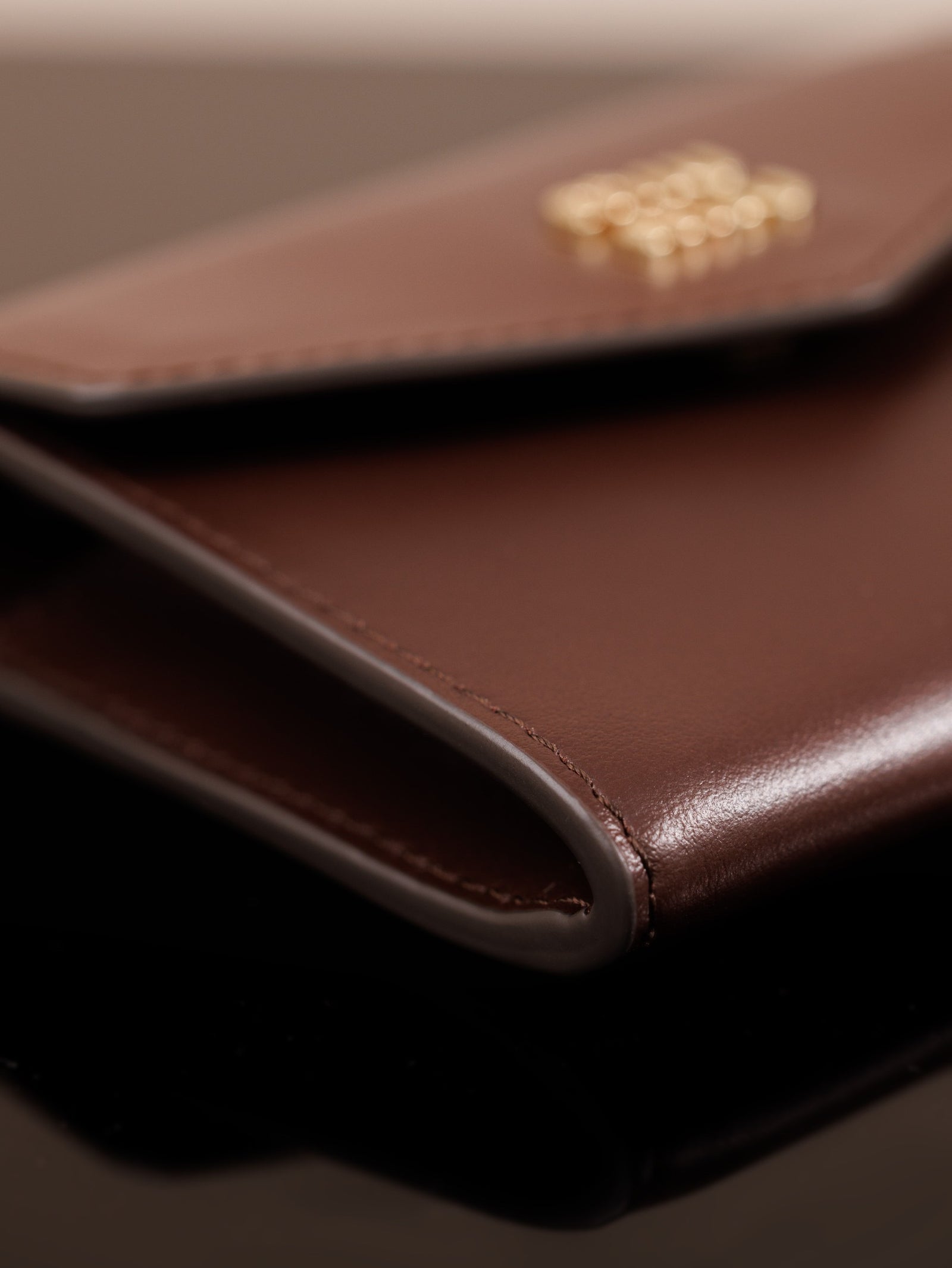 미우미우 가죽 숄더 지갑