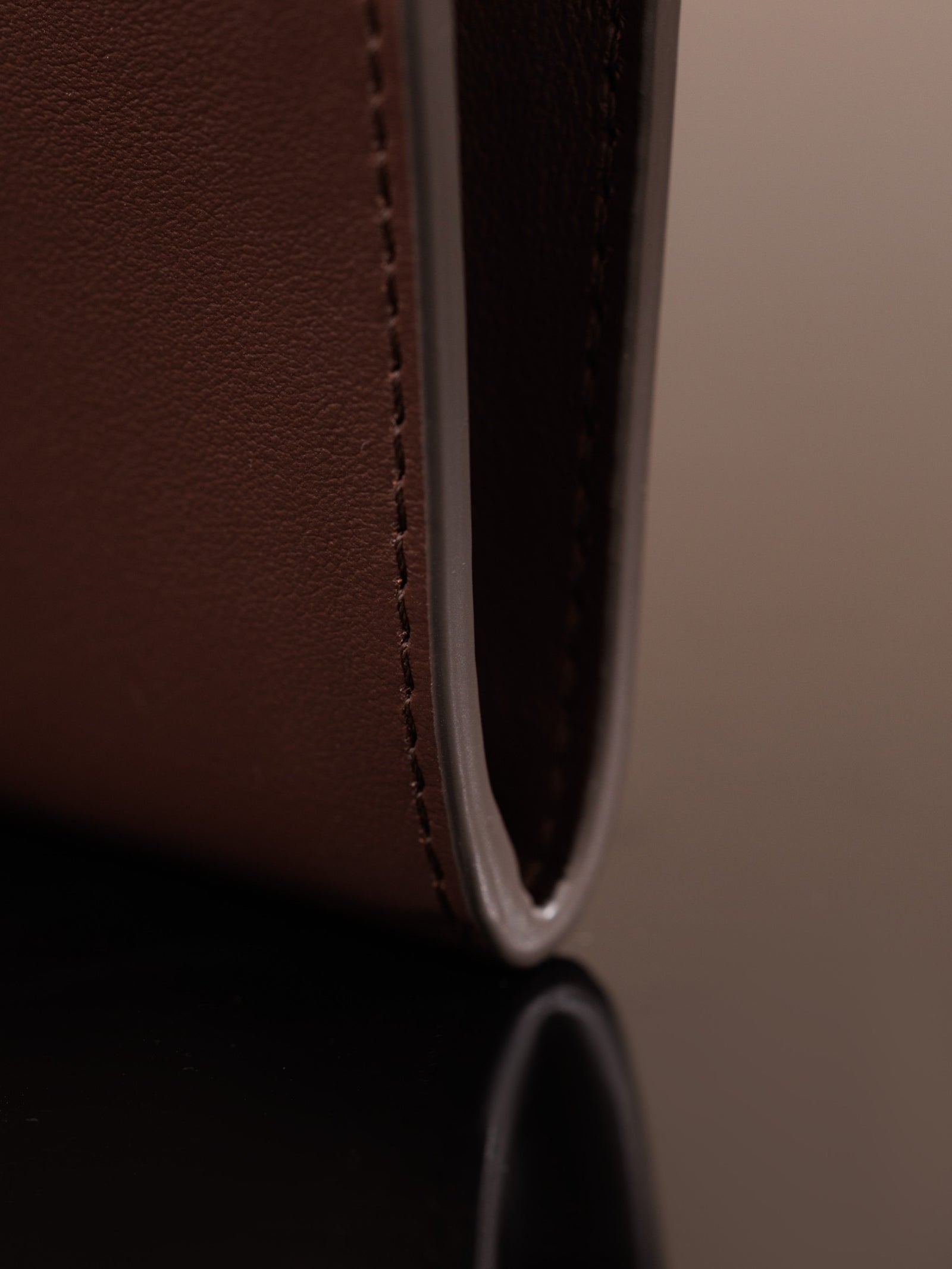 미우미우 가죽 숄더 지갑