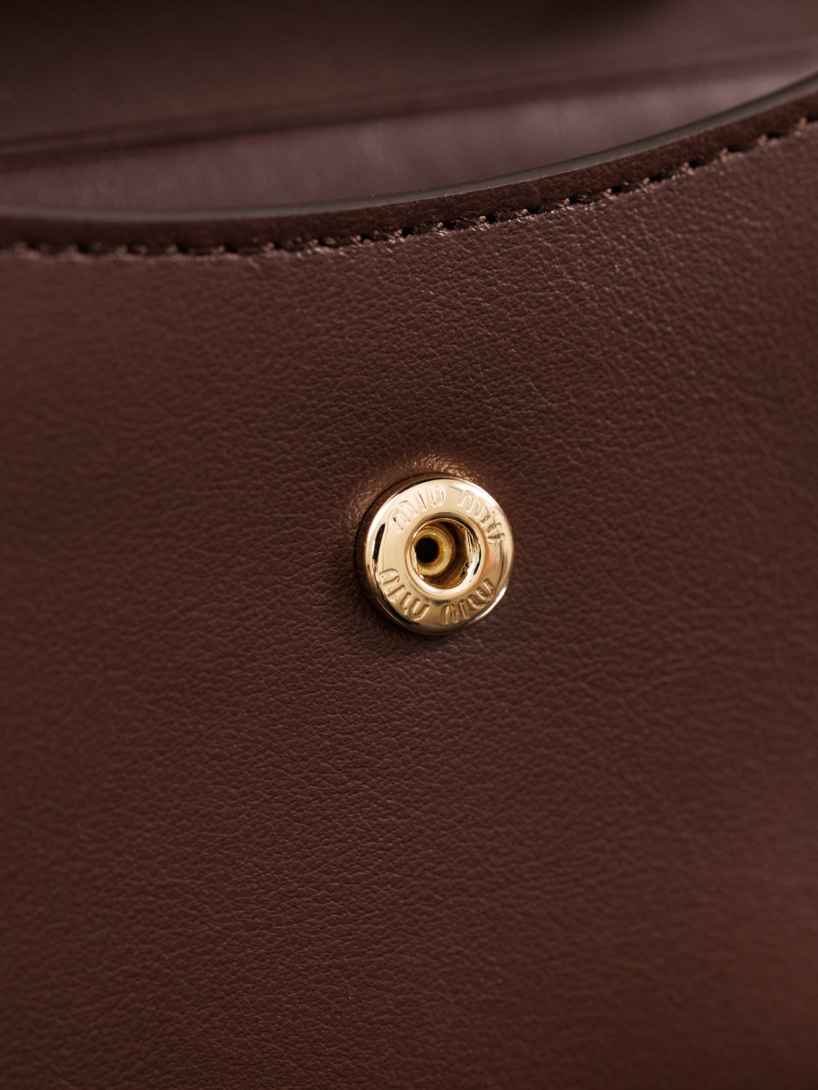 미우미우 가죽 숄더 지갑