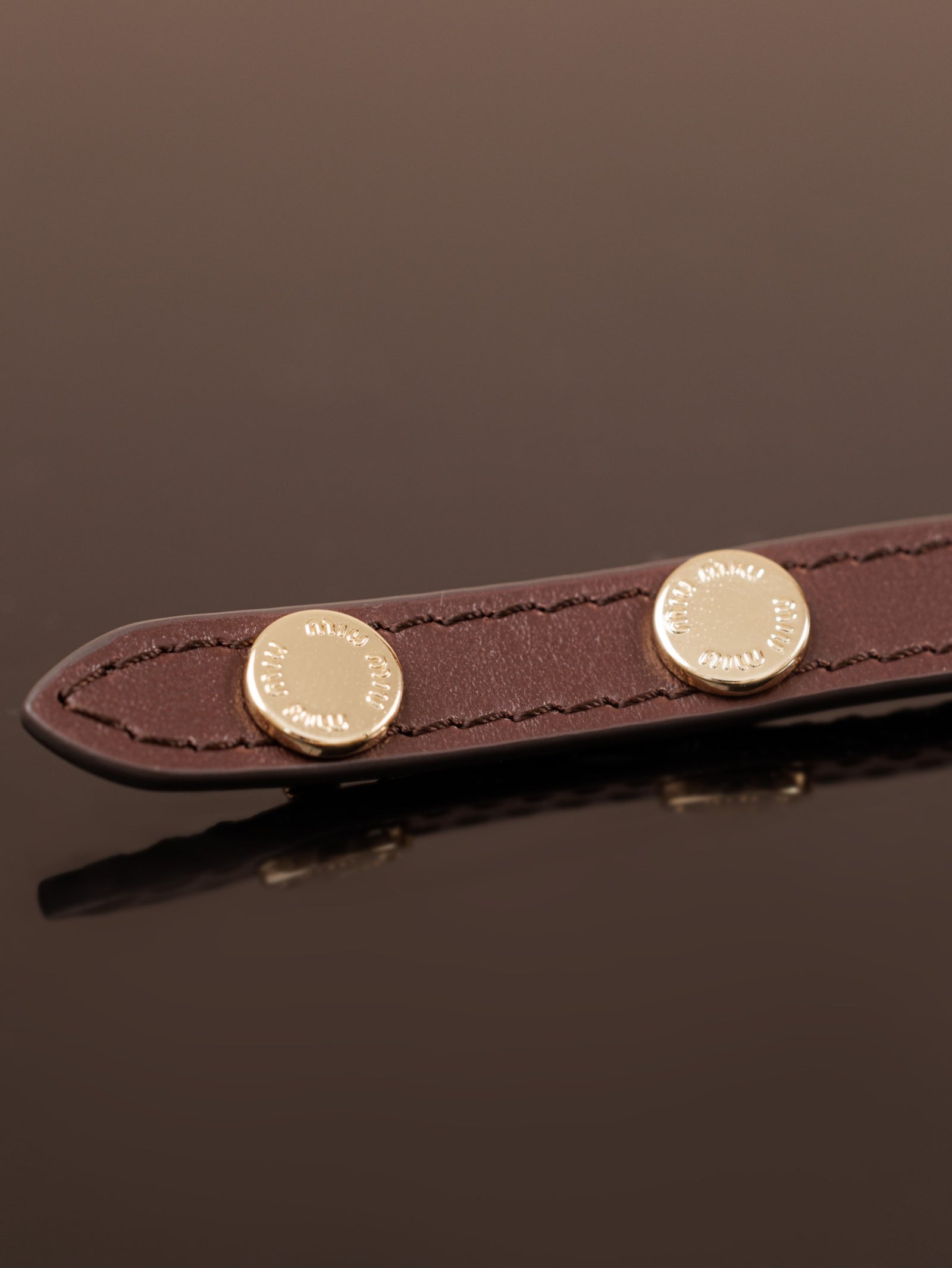 미우미우 가죽 숄더 지갑