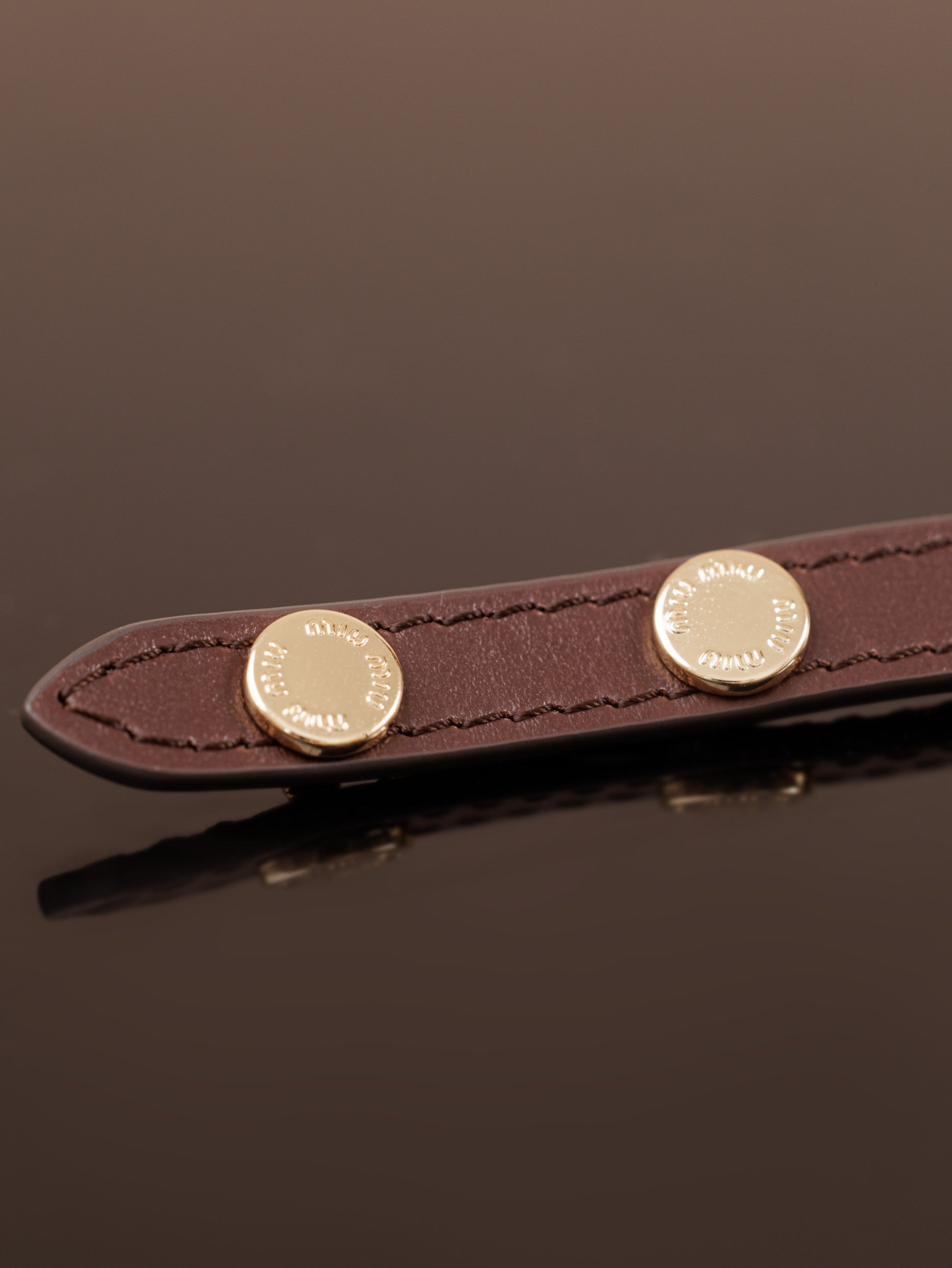 미우미우 가죽 숄더 지갑