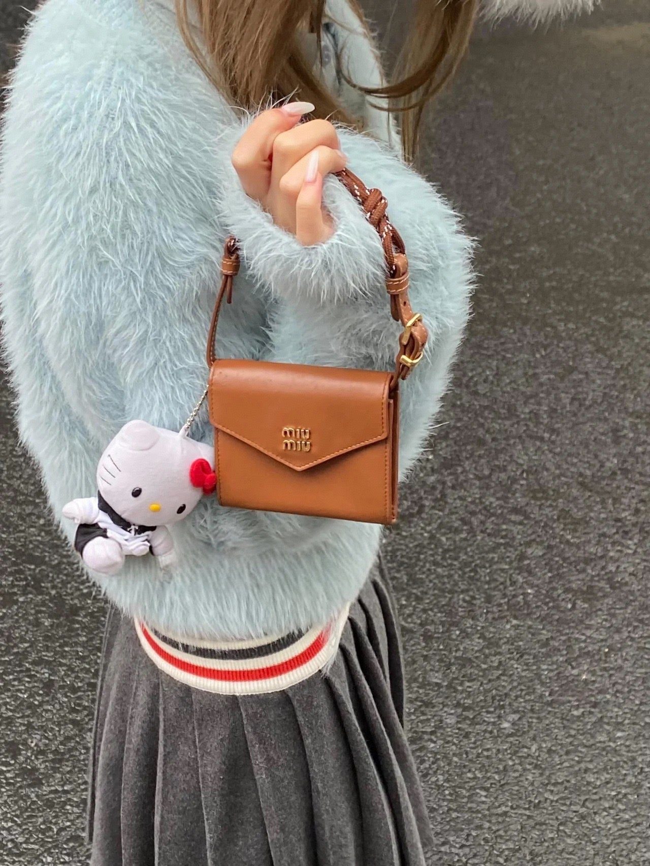 미우미우 가죽 숄더 지갑