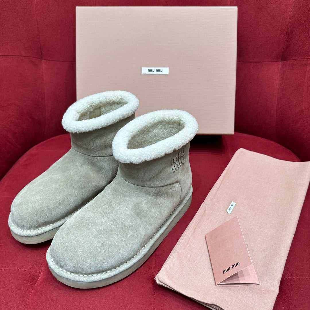 미우미우 스웨이드 부츠