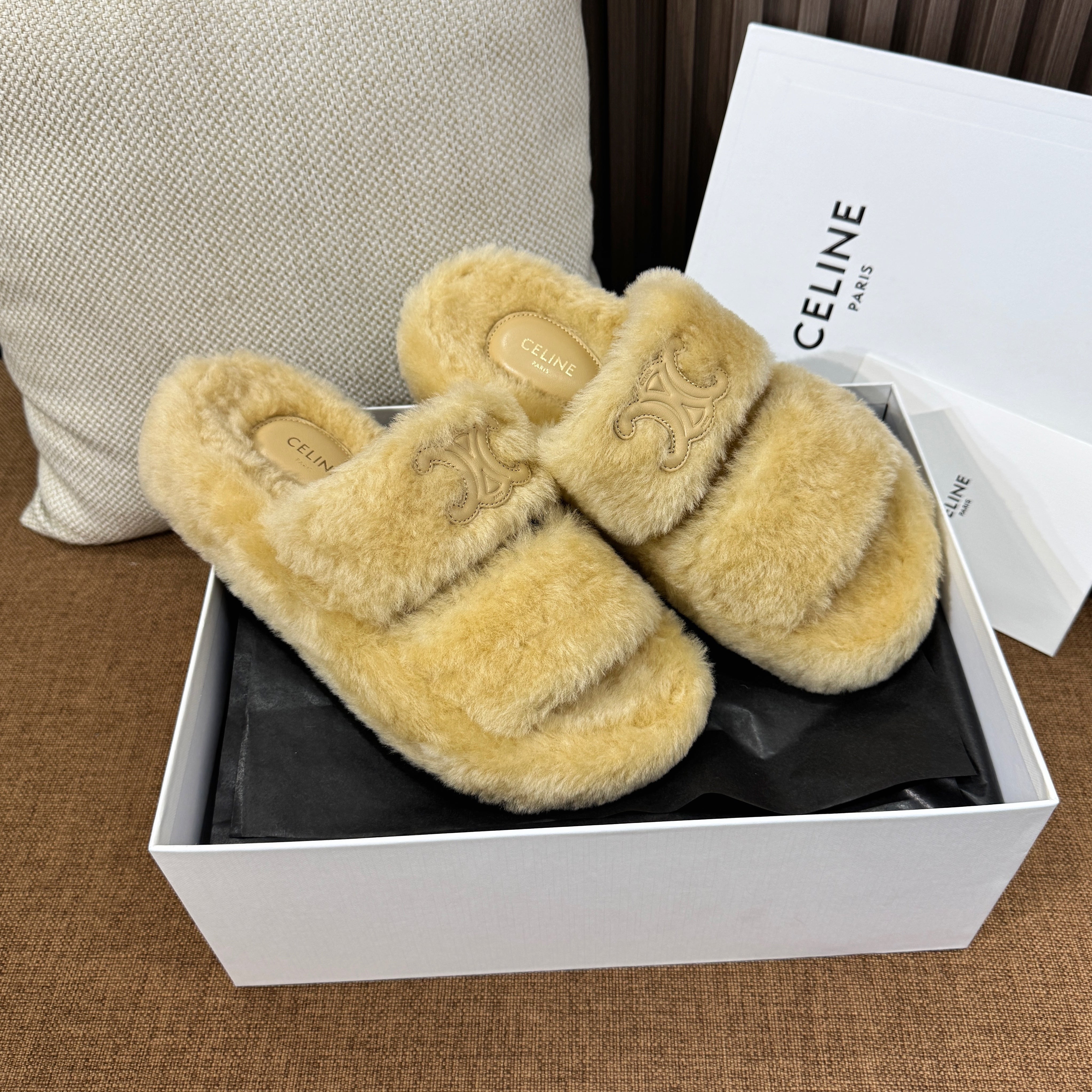 셀린느 트리옹프 슬라이드 시어링