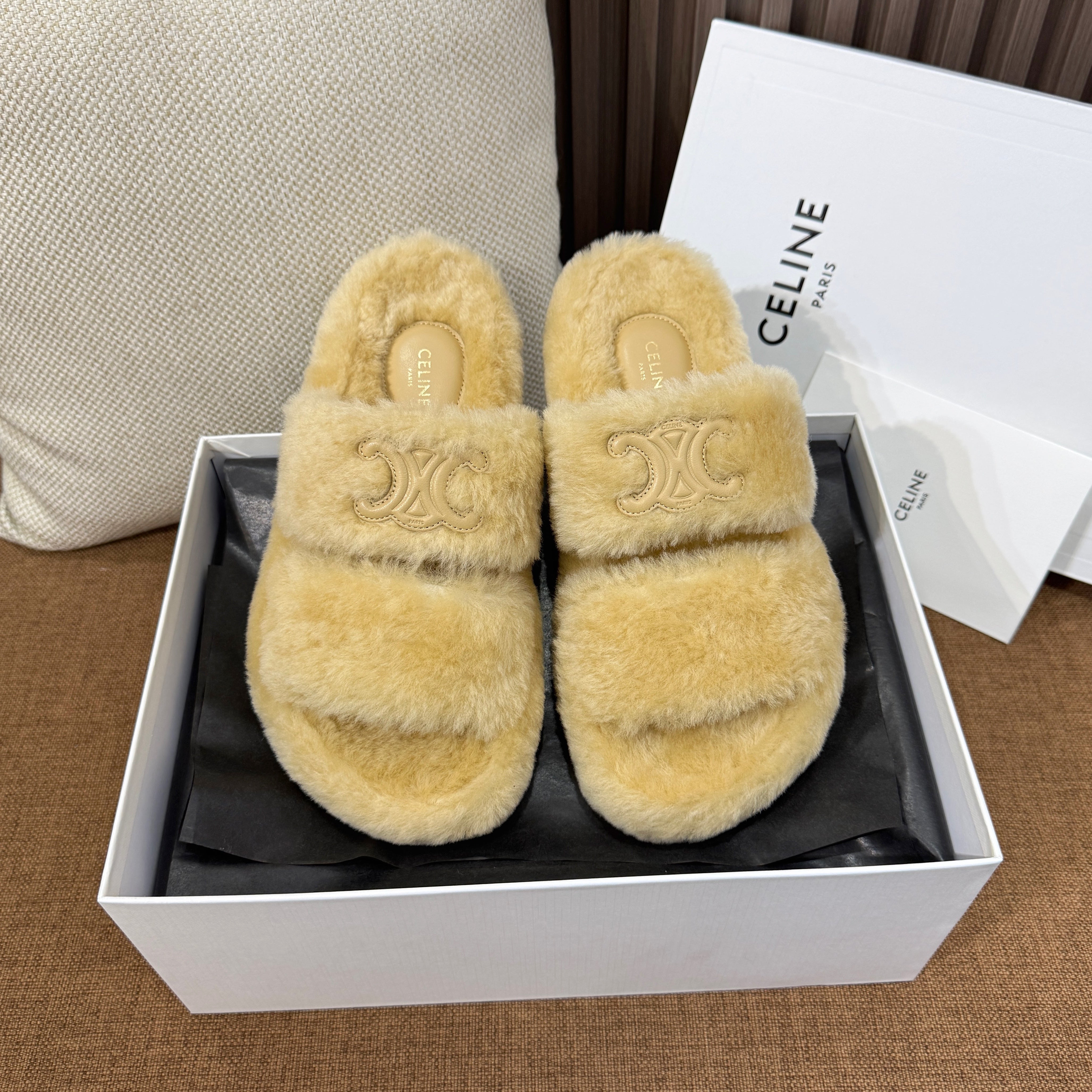 셀린느 트리옹프 슬라이드 시어링