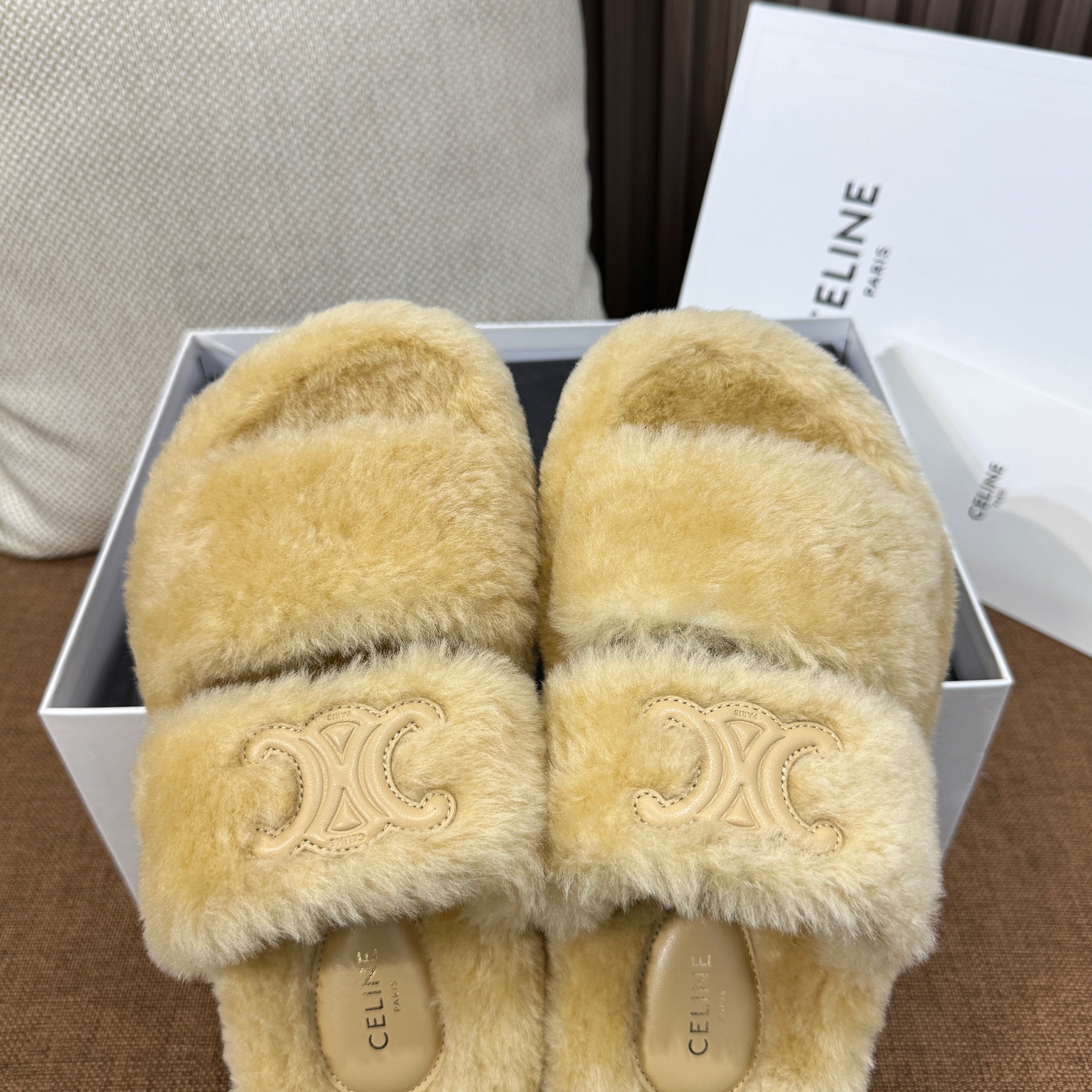 셀린느 트리옹프 슬라이드 시어링