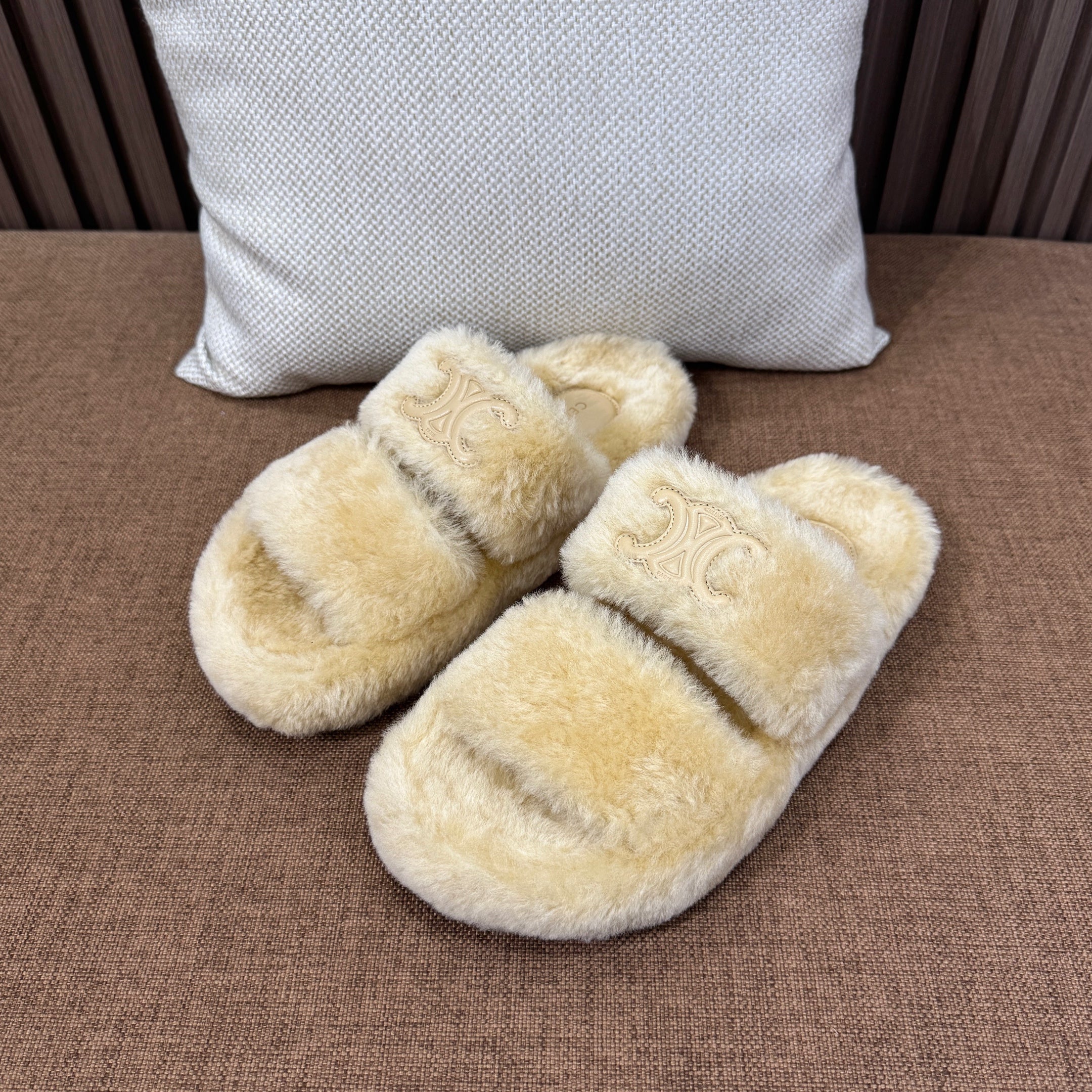 셀린느 트리옹프 슬라이드 시어링