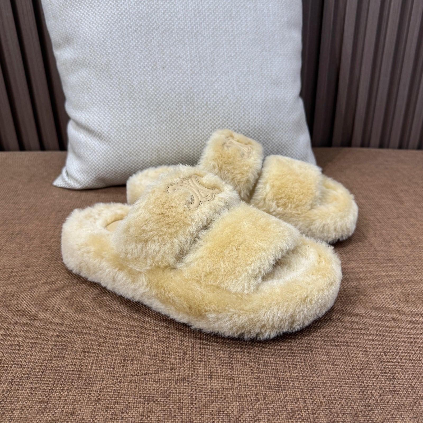 셀린느 트리옹프 슬라이드 시어링