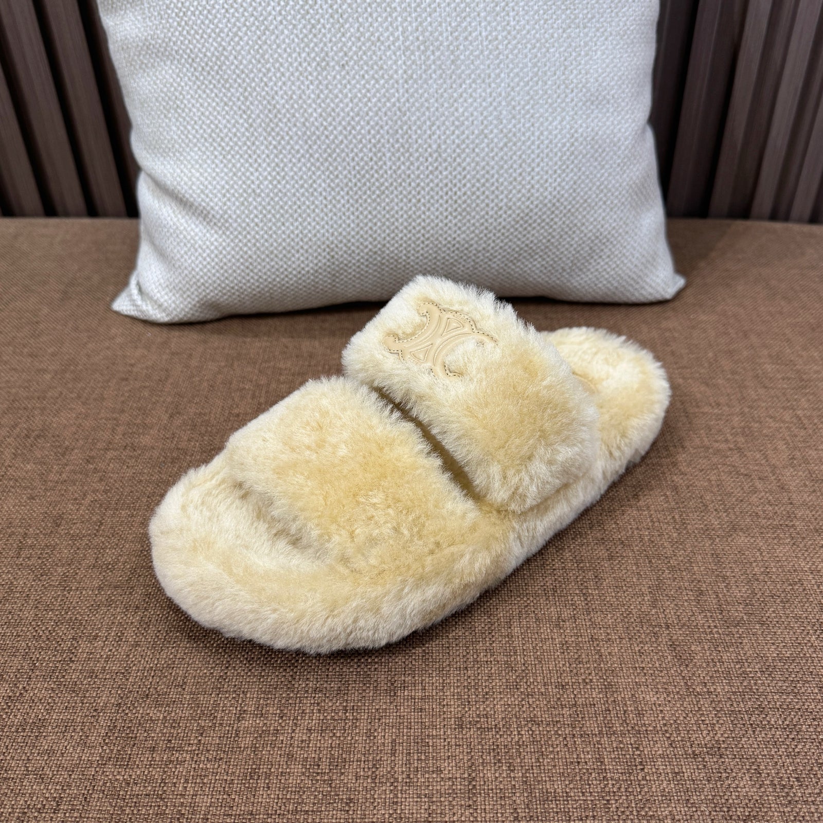 셀린느 트리옹프 슬라이드 시어링