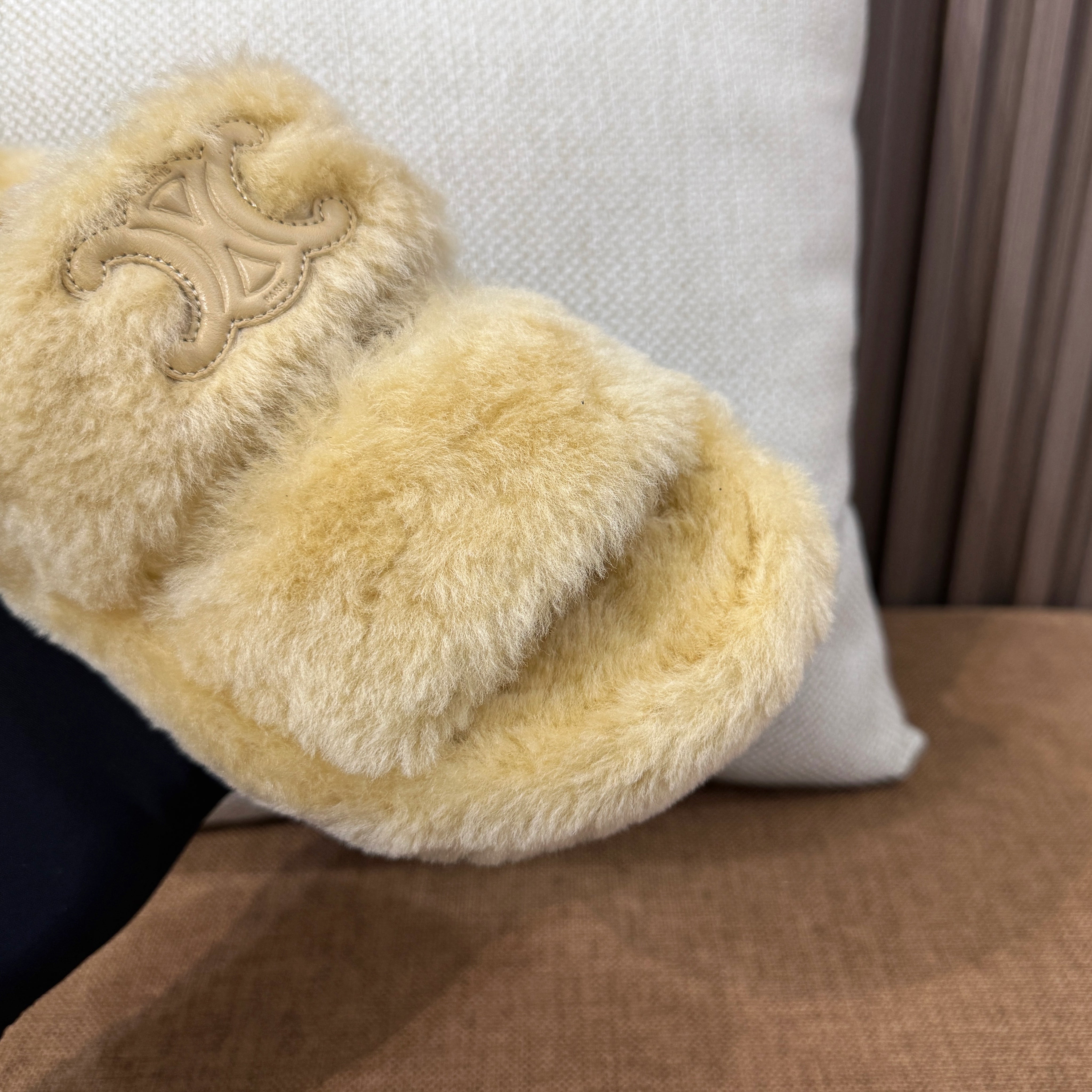 셀린느 트리옹프 슬라이드 시어링