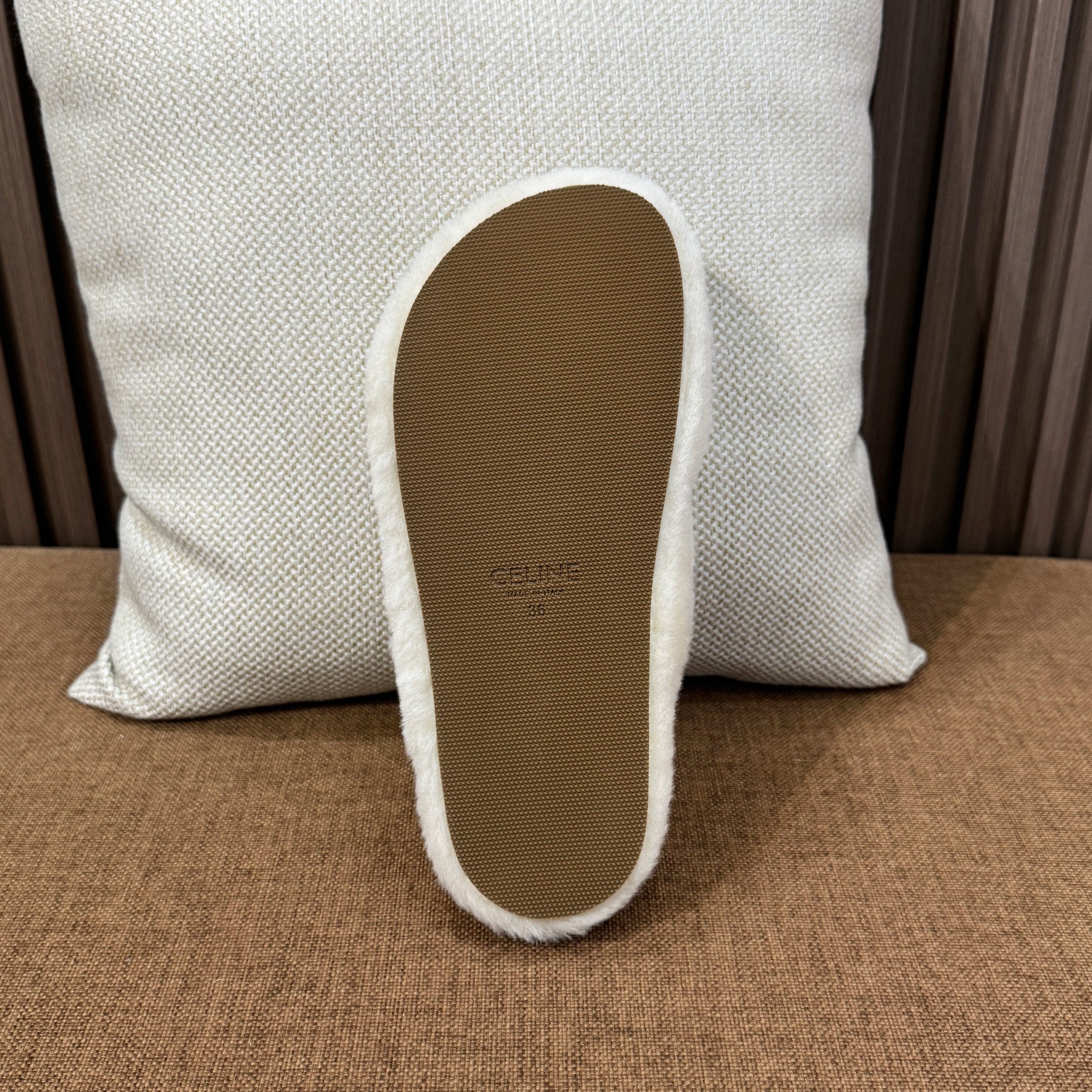 셀린느 트리옹프 슬라이드 시어링